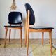 Paire de chaises vintage 1960 – Pieds compas & Simili-cuir noir