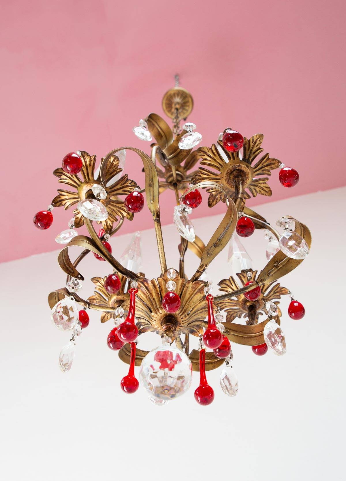 Small Italian chandelier in gilded metal with leaves and red drops, c. 1960.