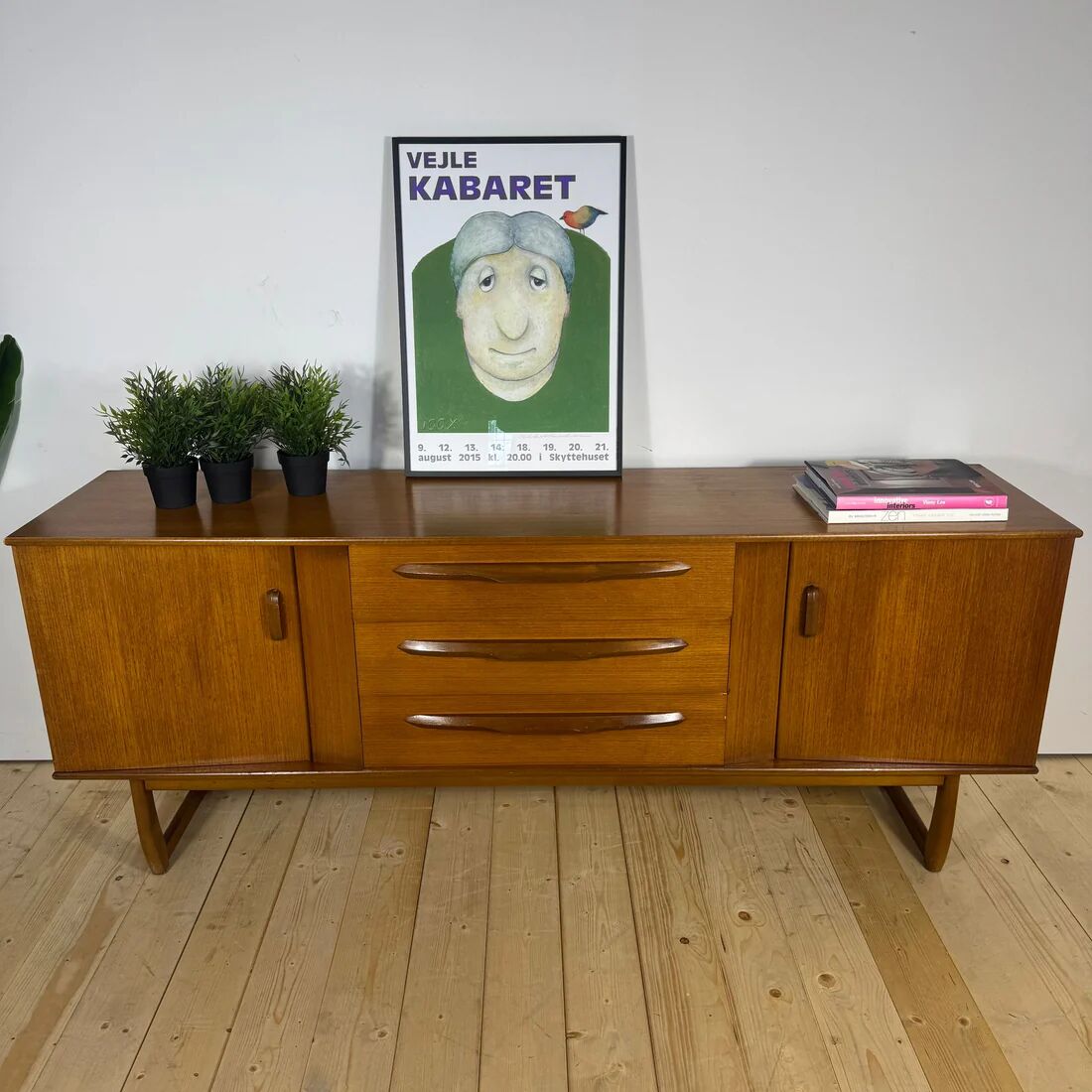 Vintage teak sideboard – Mid-century modern 1960s credenza