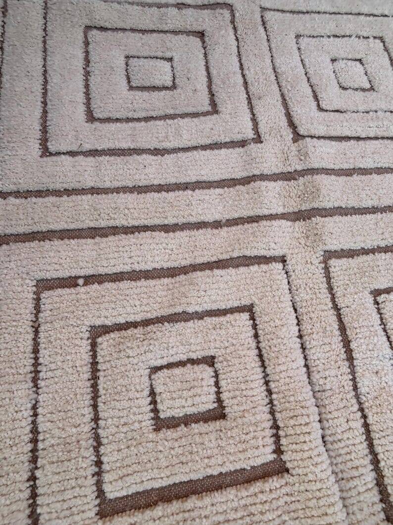 Handmade Moroccan rug, authentic Berber rug, 150/250 cm.