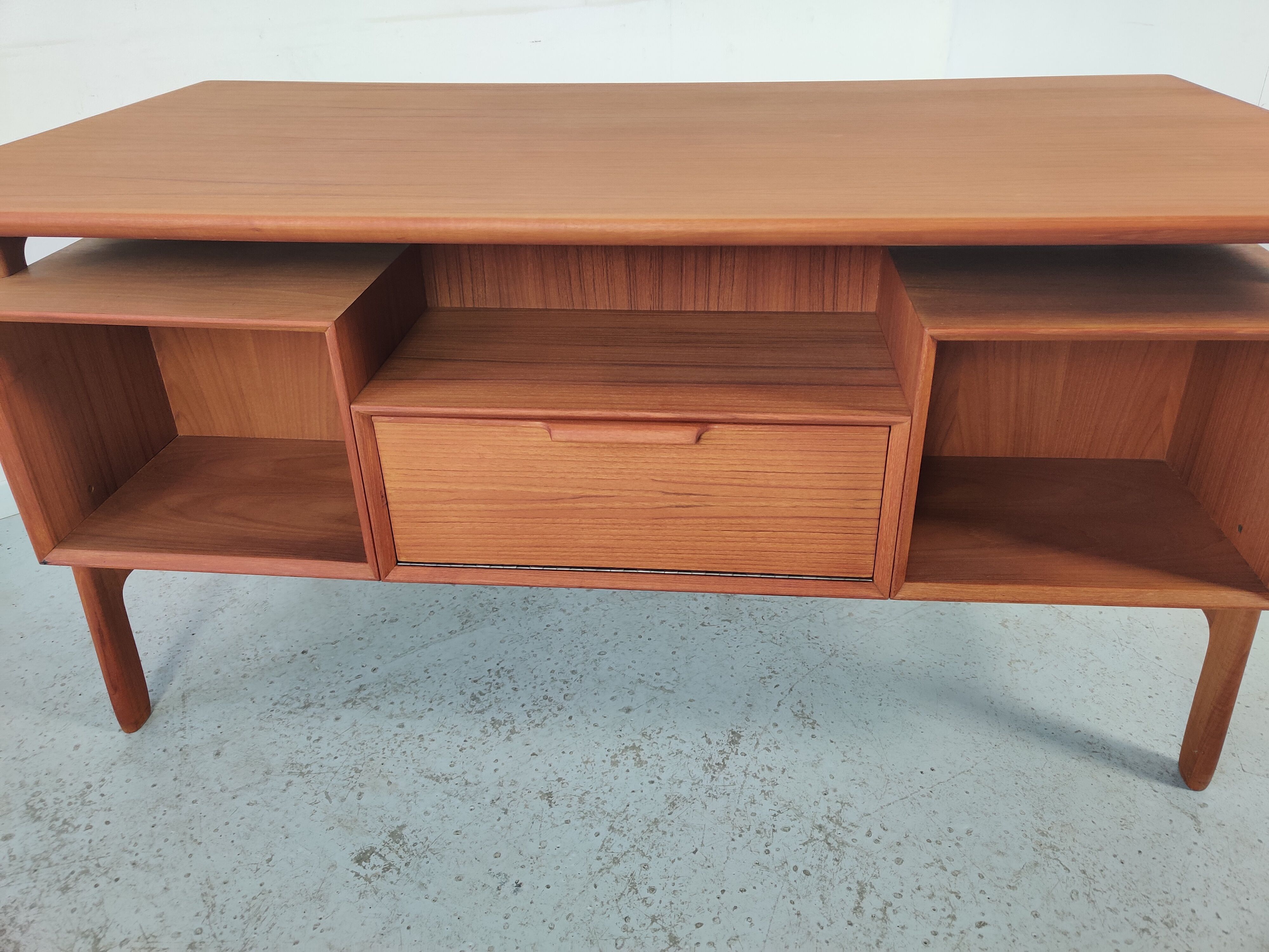 Teak desk by Gunni Omann "model 75" for Omann Jun, Dänemark 1960s