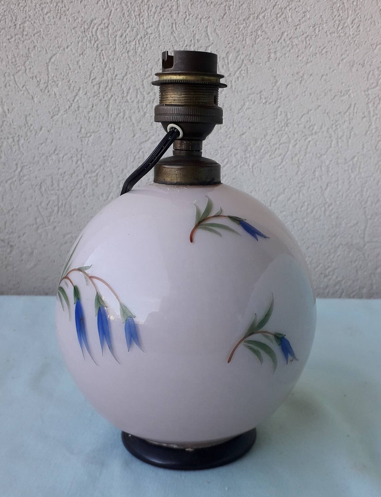 Lamp base in pink opaline.