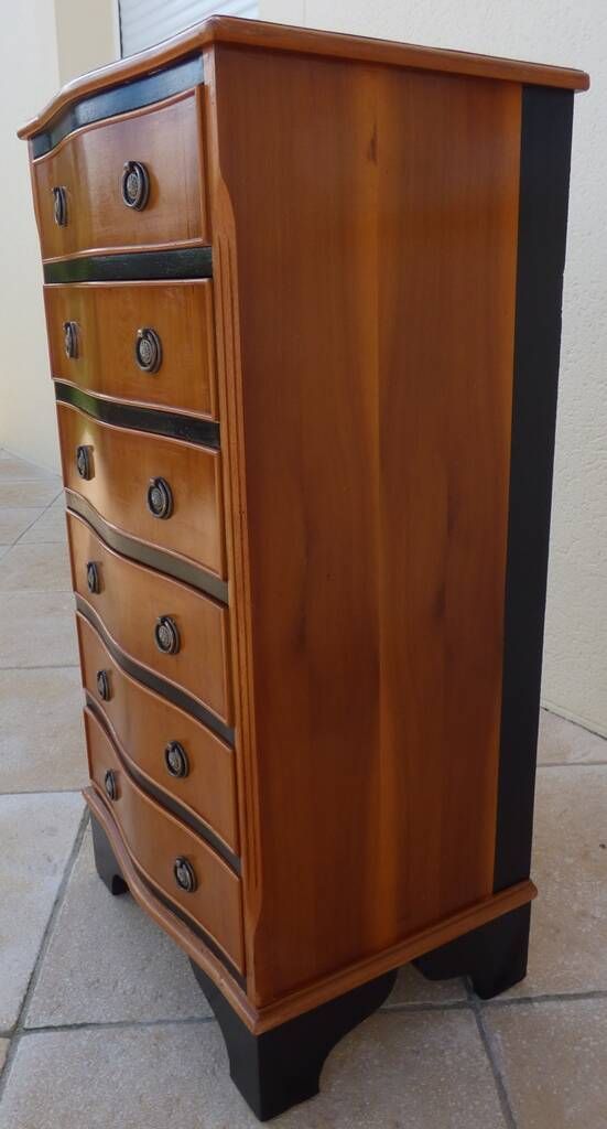 Louis XVI style chest of drawers in wood and cherry veneer.