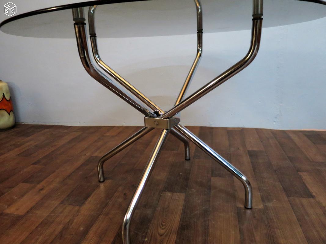Table ronde vintage des années 70
