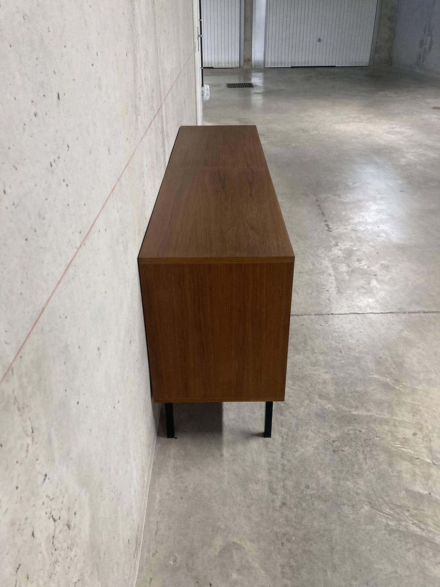 Enfilade moderniste noire et blanche Philippon et Lecoq vintage années 60