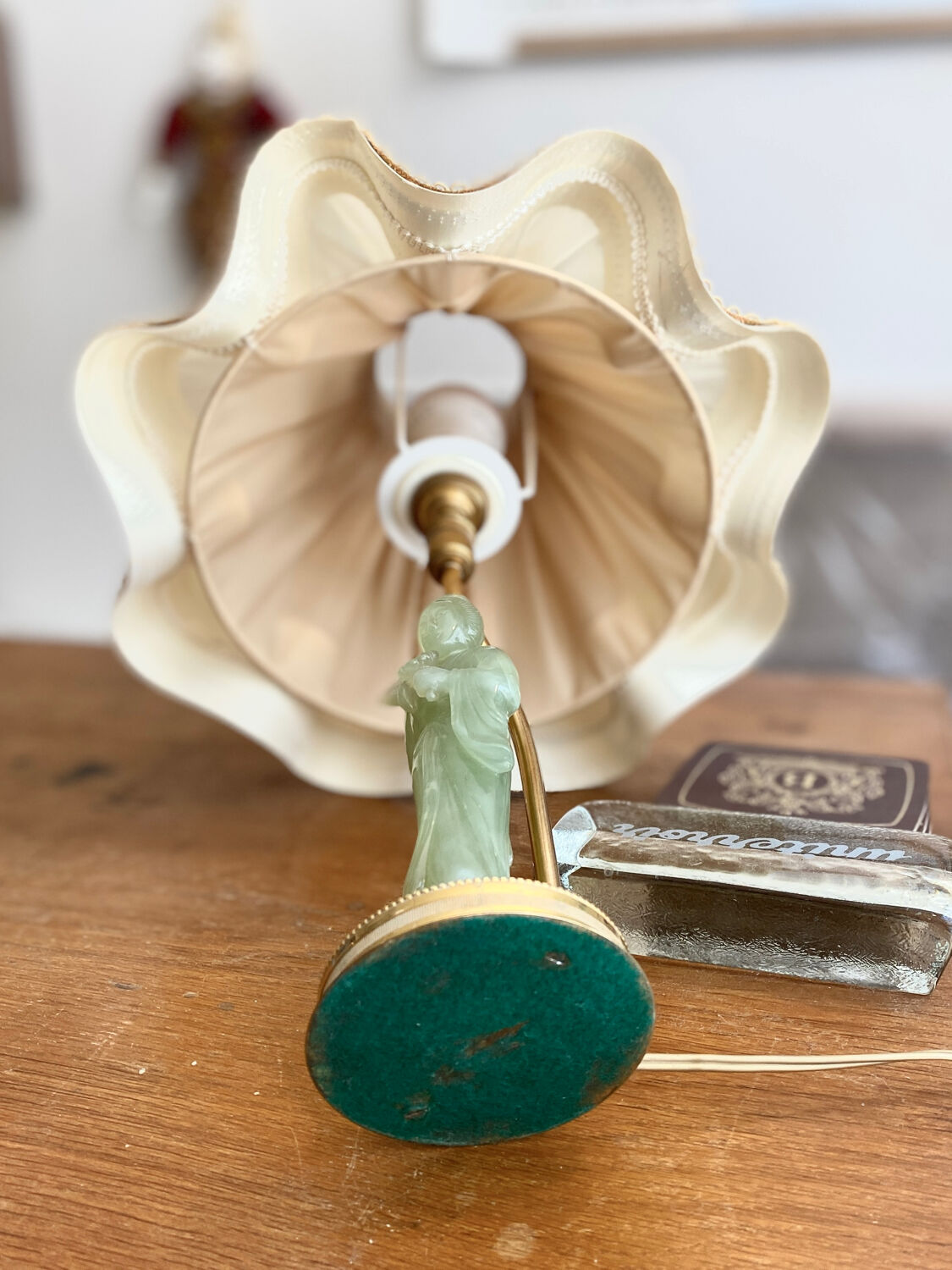 Lampe avec pied statuette asiatique en jade