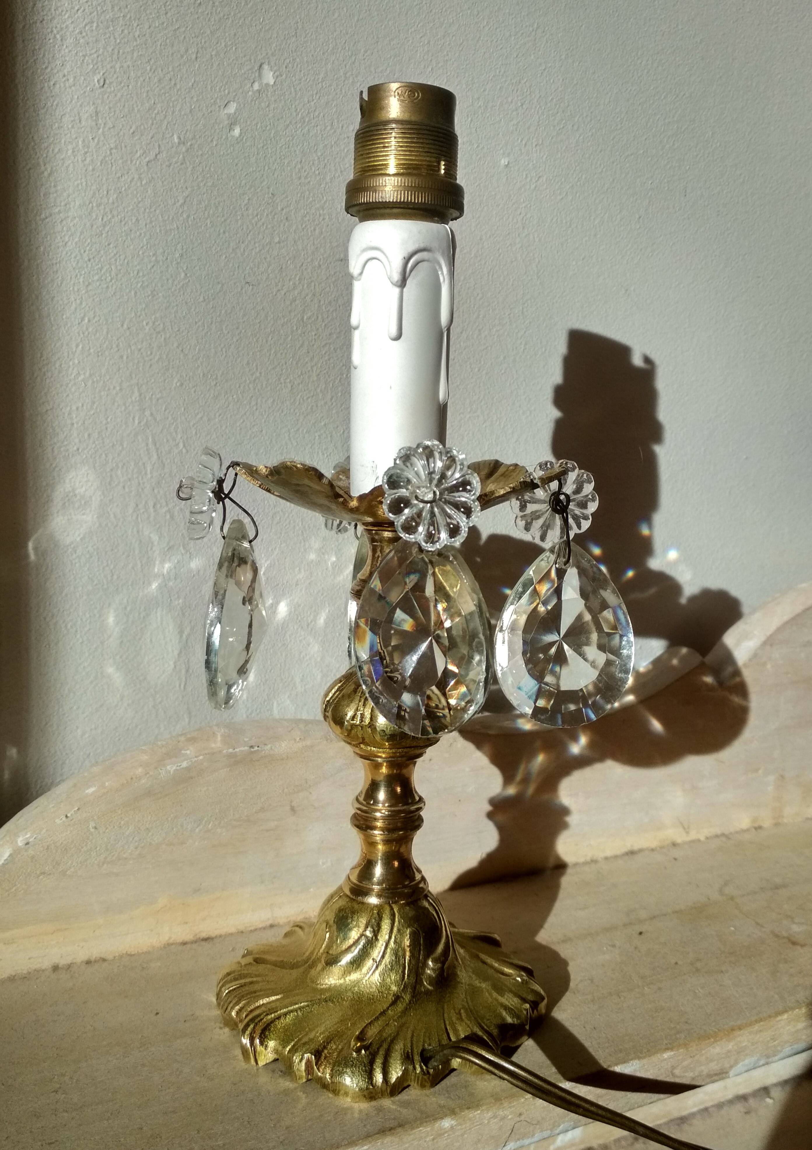 Rococo lamp, chiseled bronze base, fake candle and crystal pendants