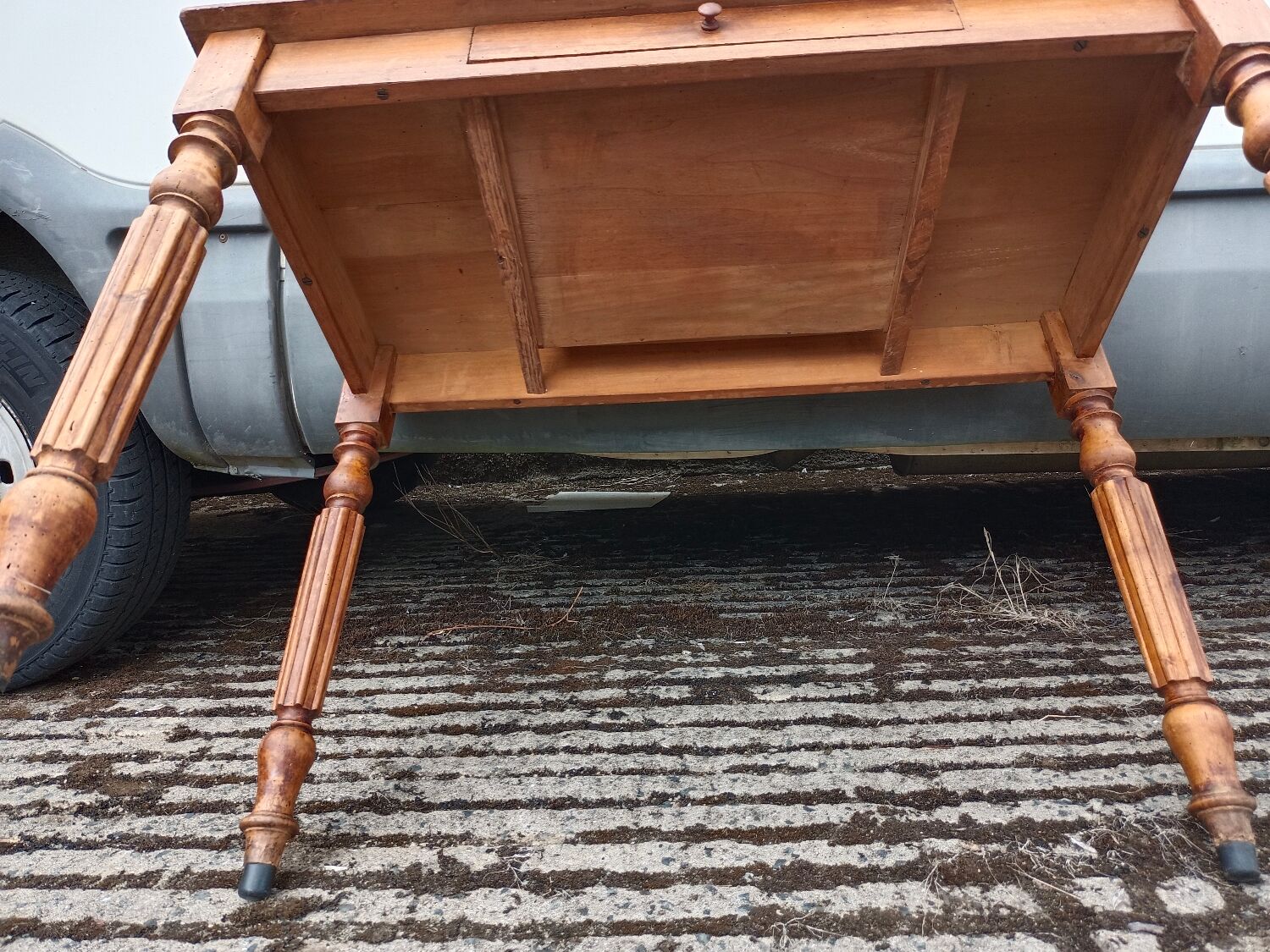 Table bureau