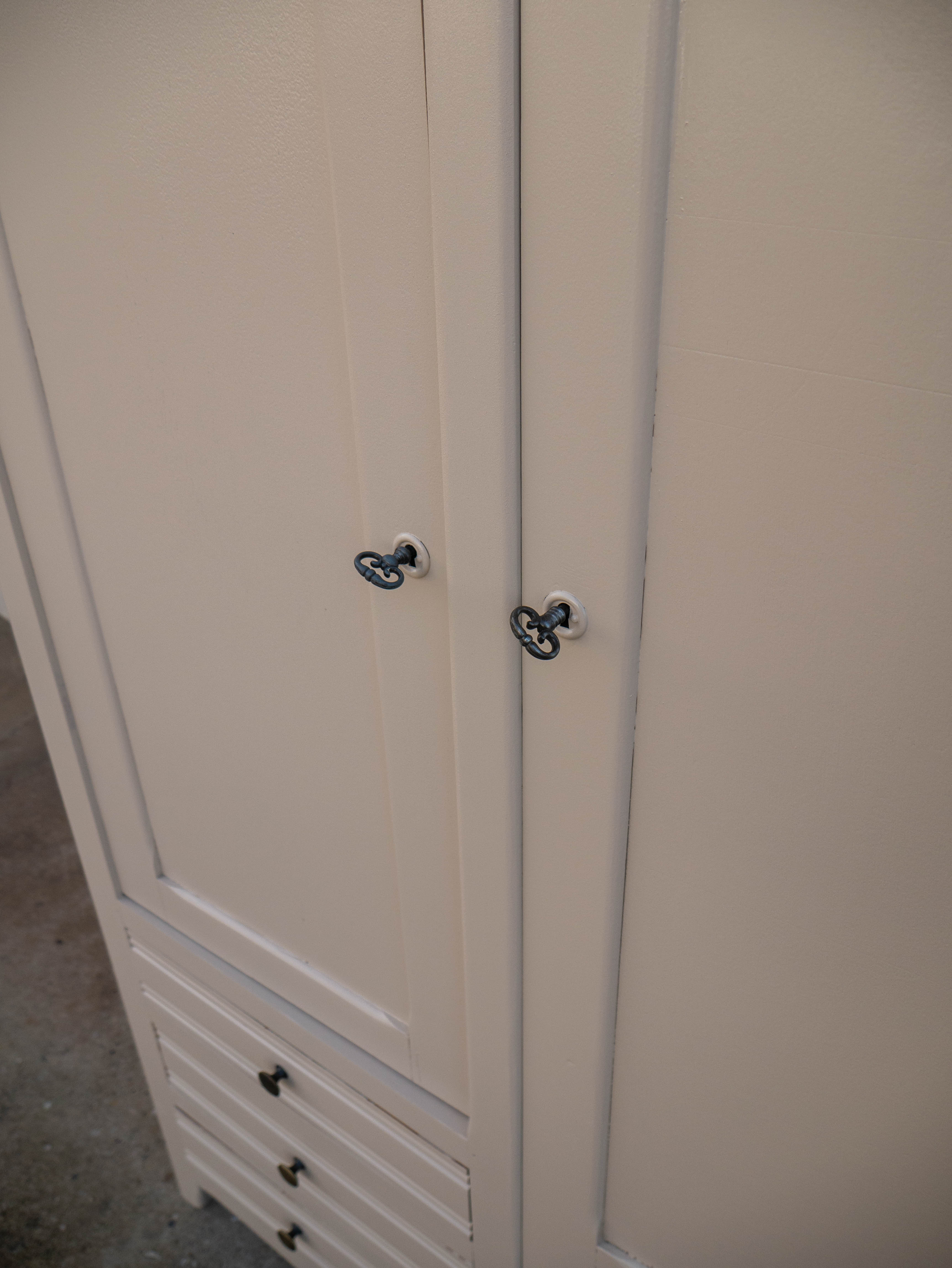 Armoire parisienne