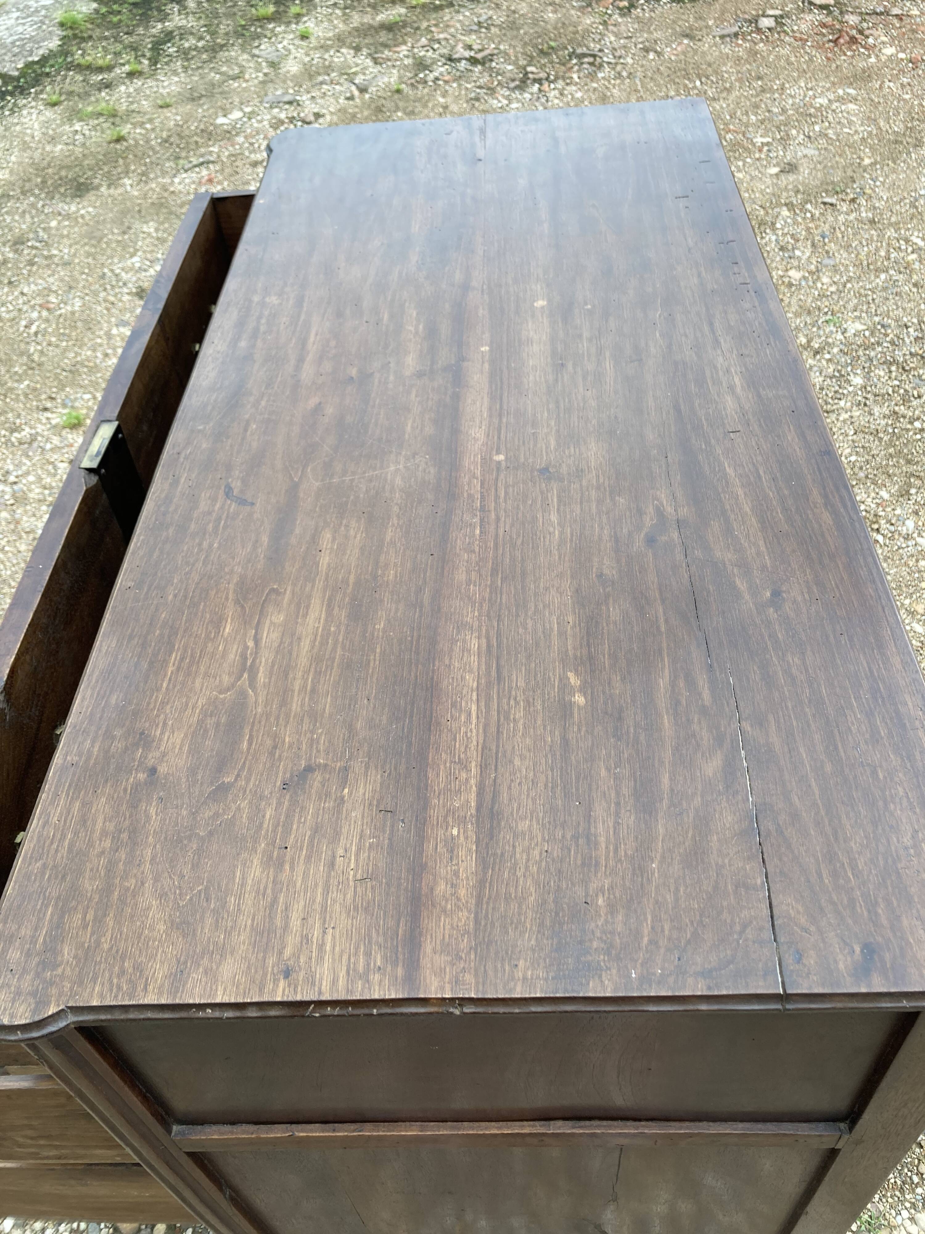 Louis XVI chest of drawers in walnut