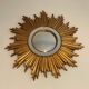 Miroir soleil en résine dorée
