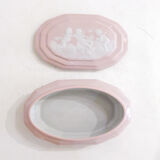 Pink porcelain box cameo décor