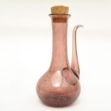 Ancienne verseuse en verre soufflé violine, signée BIOT