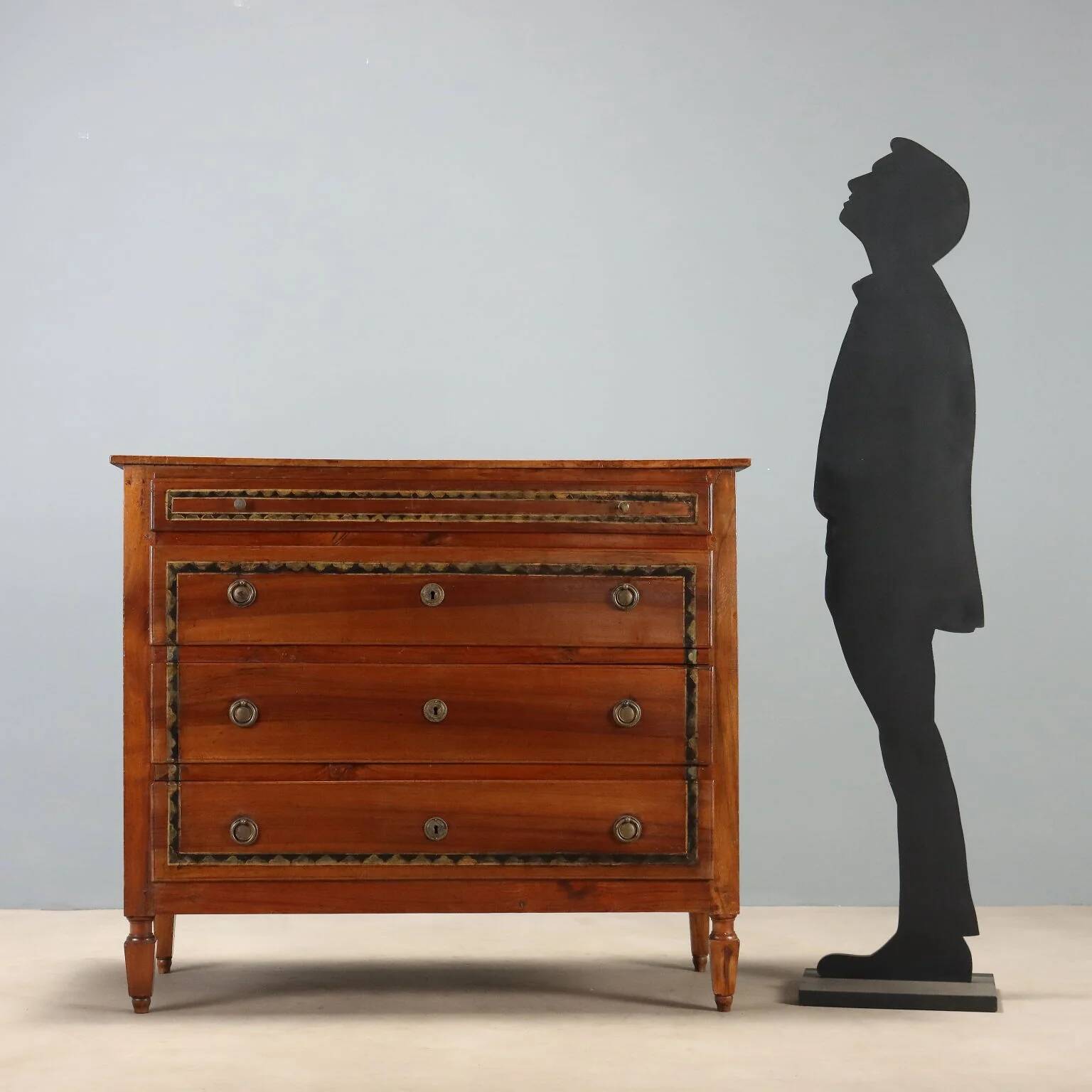 Directoire commode in walnut - Italy 19th century