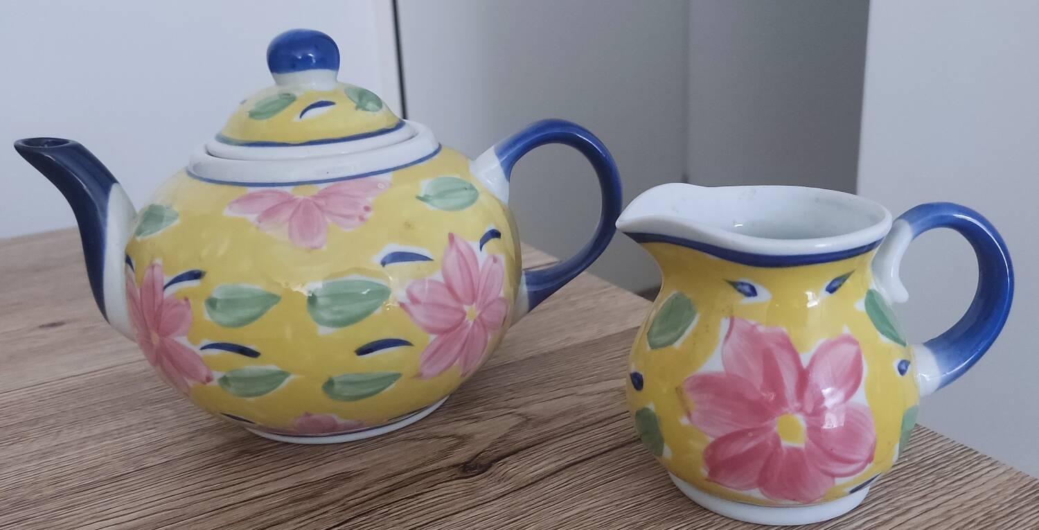 Teapot and milk jug