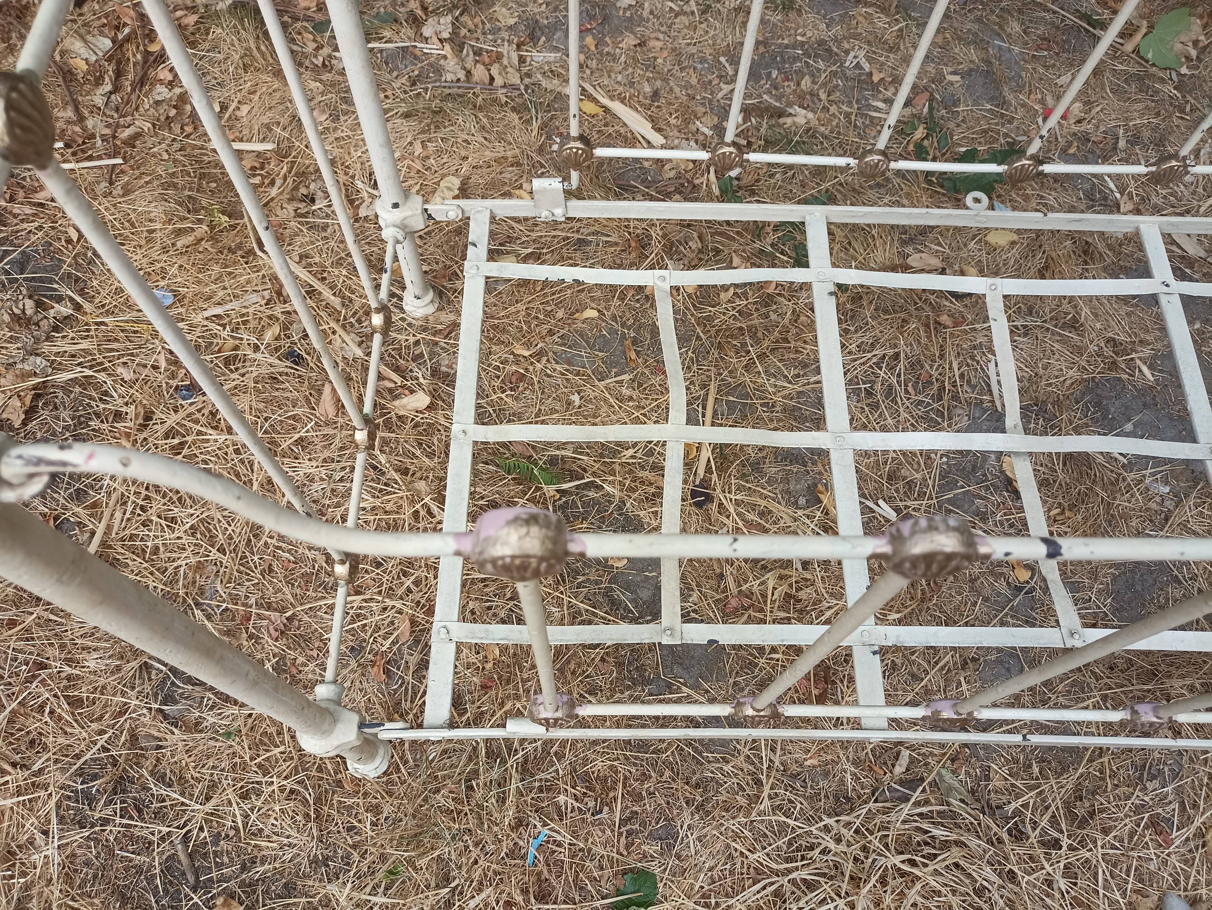 wrought iron bed