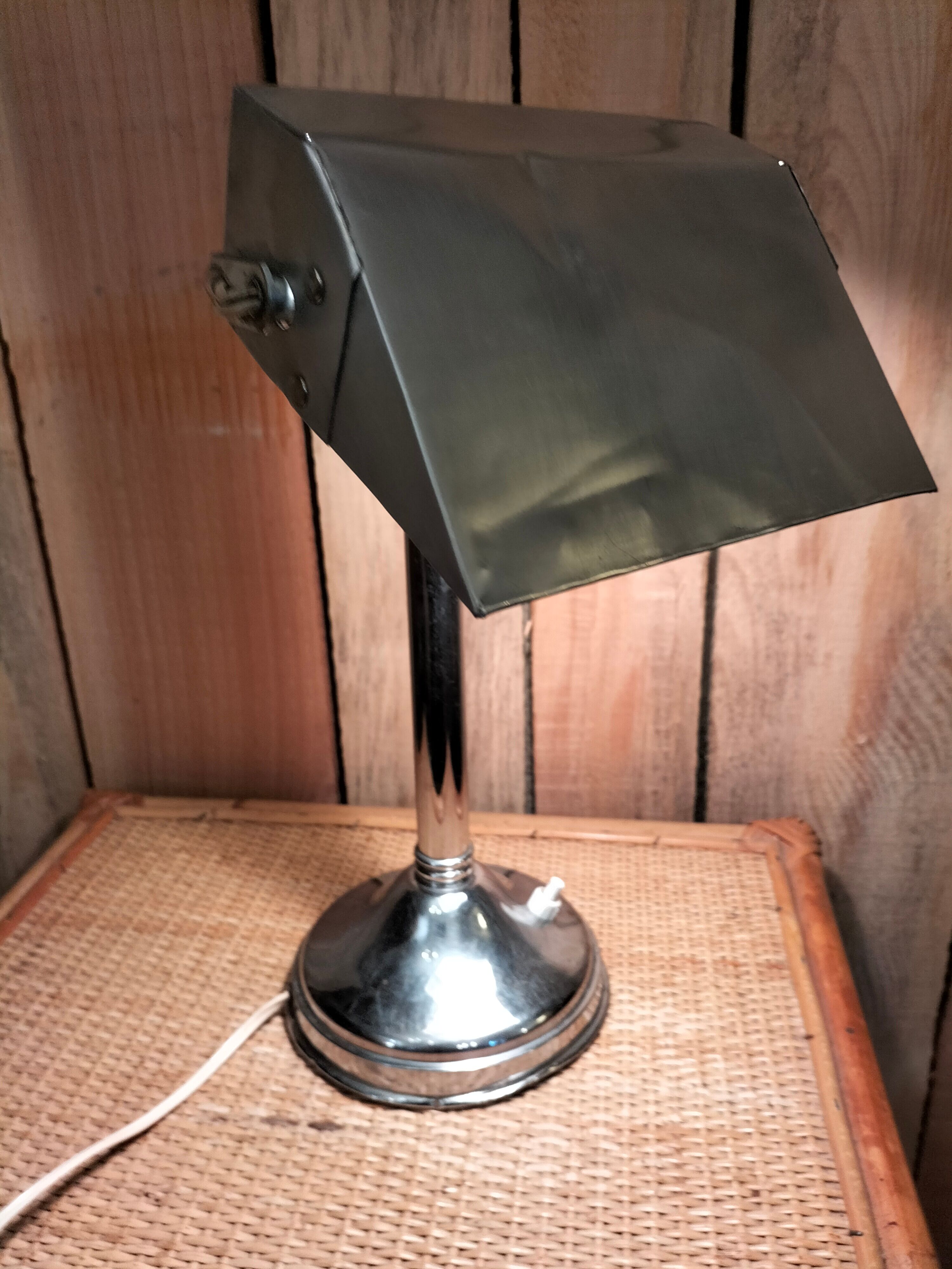 Desk lamp