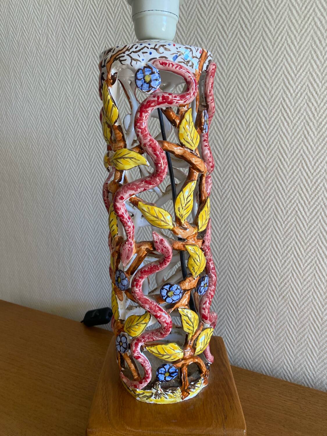 Openwork ceramic lamp base with Garden of Eden decor