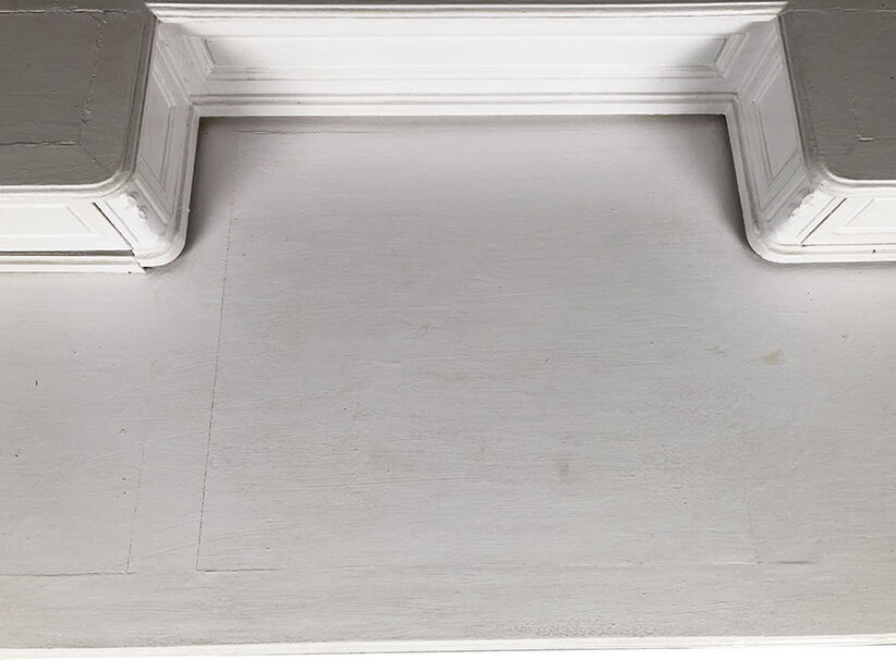 Louis XVI-style tiered desk lay white