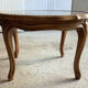 Table basse ronde — cannage, rosace & plateau verre — bois doré