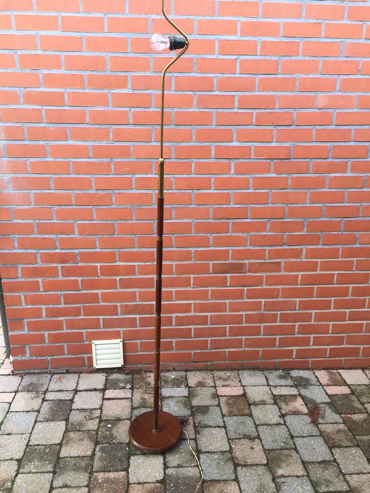 Scandinavian floor lamp in teak and brass, 1960
