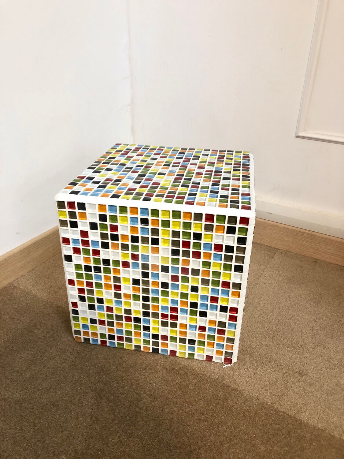 Multicolored ceramic cube