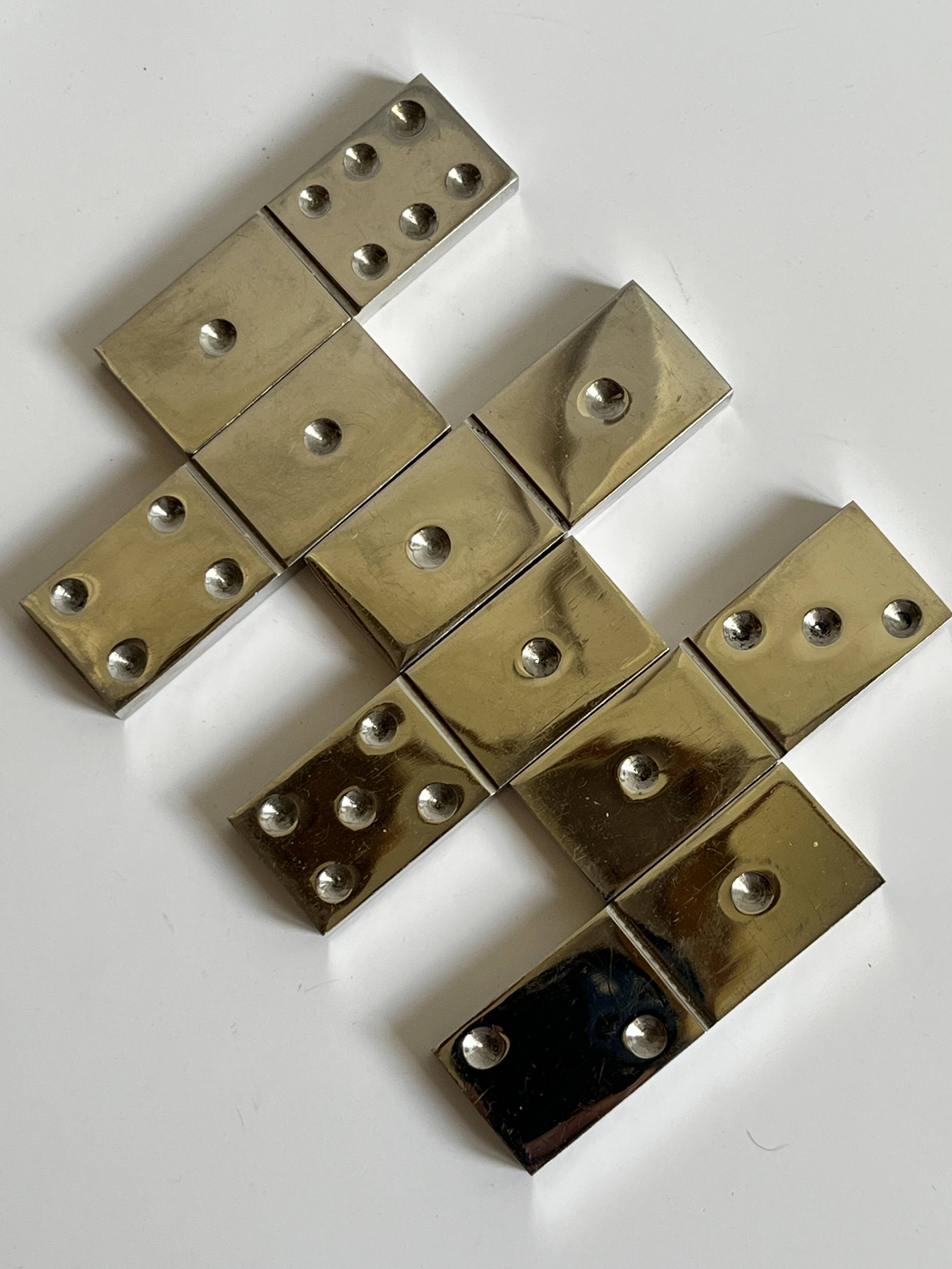 Domino metal knife holder