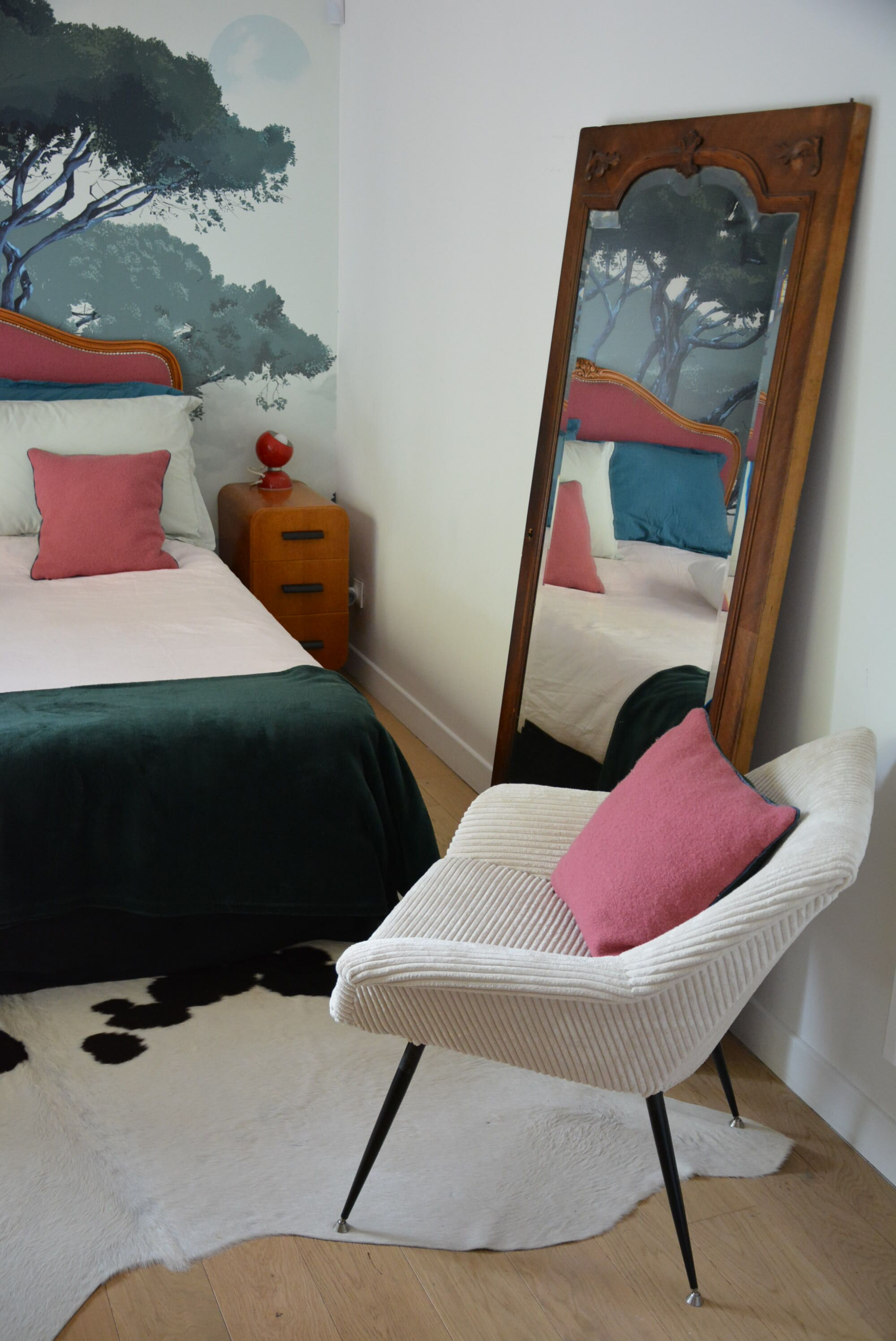 Ivory square shell chair