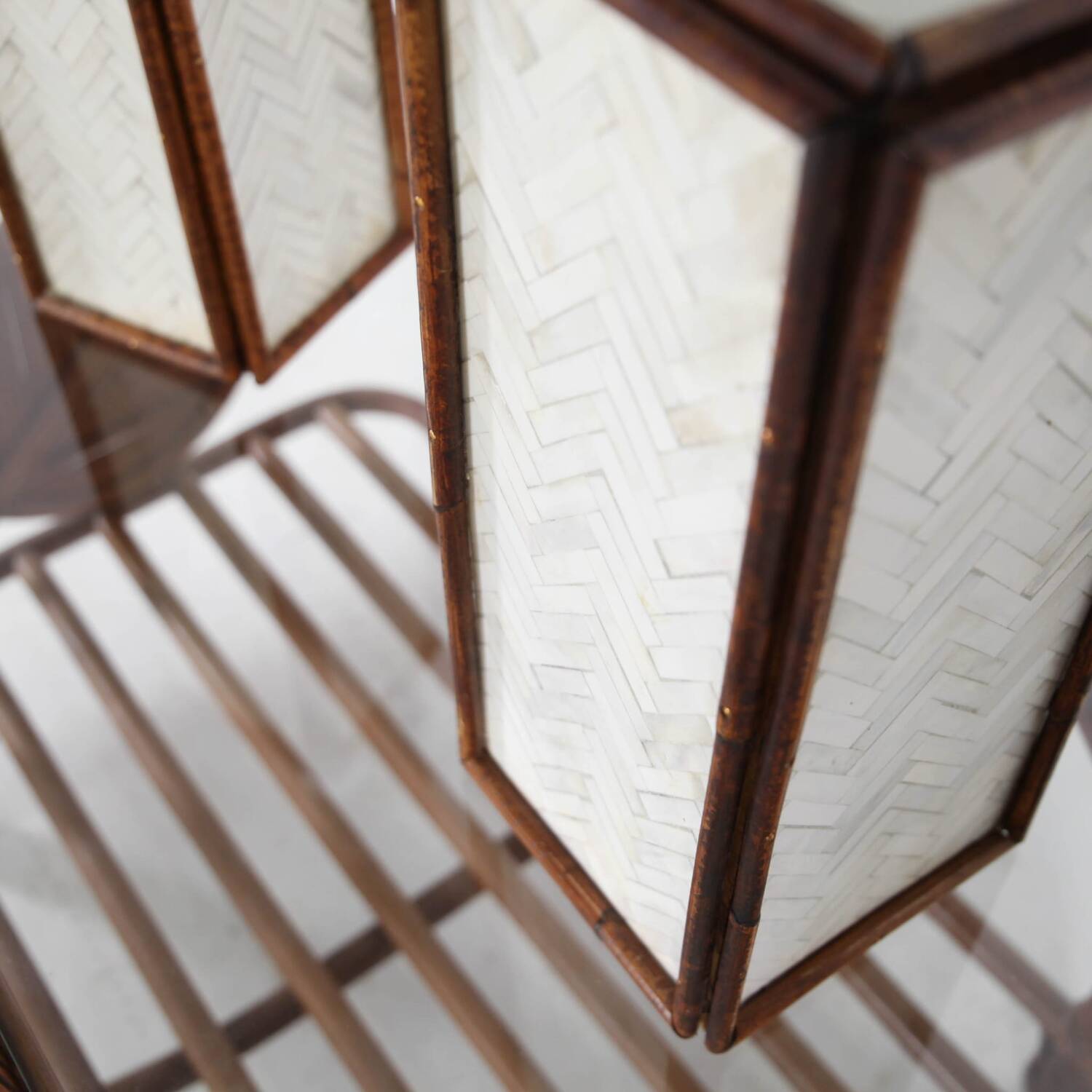 Paire de lampes en os et rotin