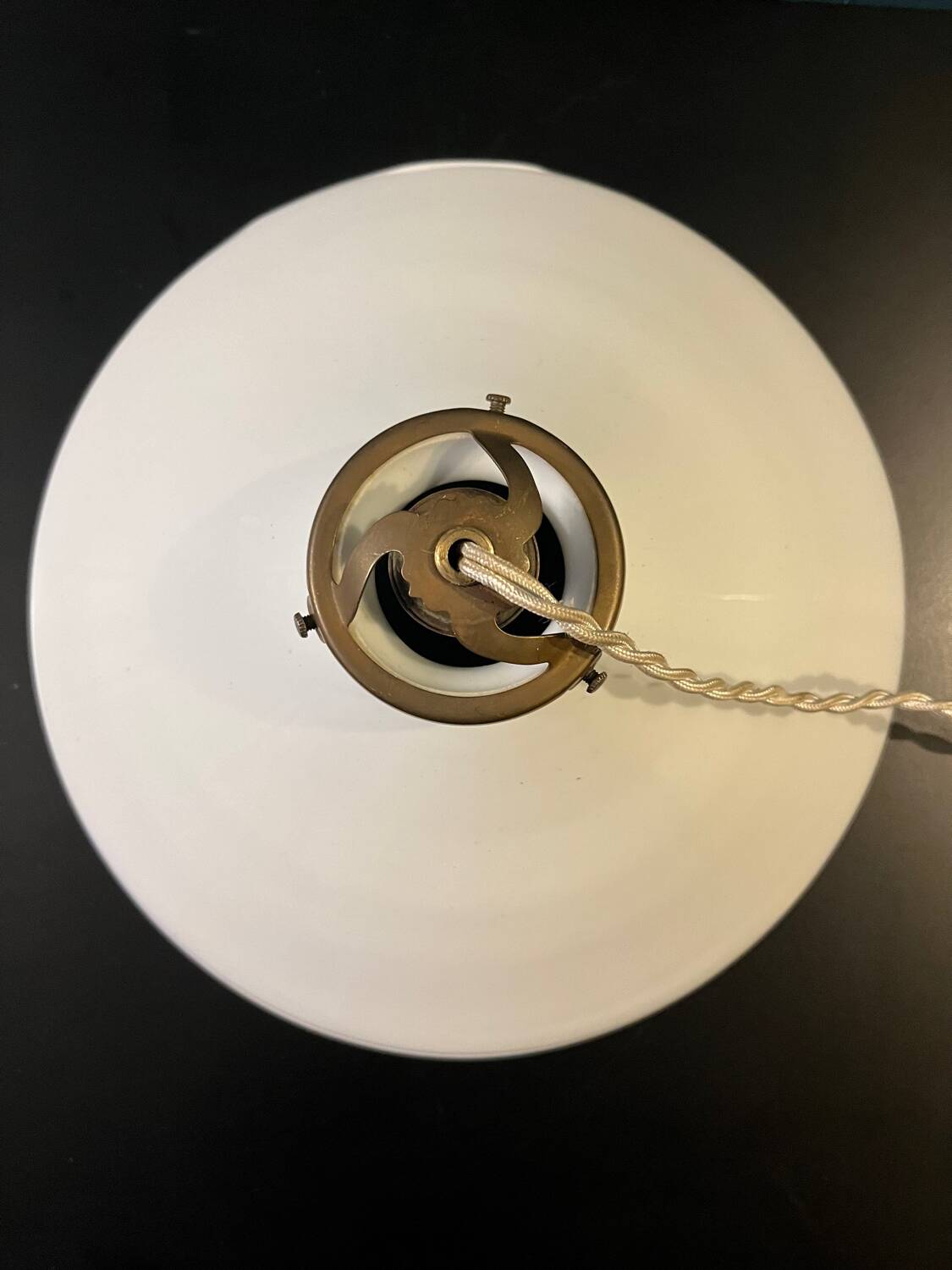 Suspension rises and falls with counterweight in porcelain and opaline