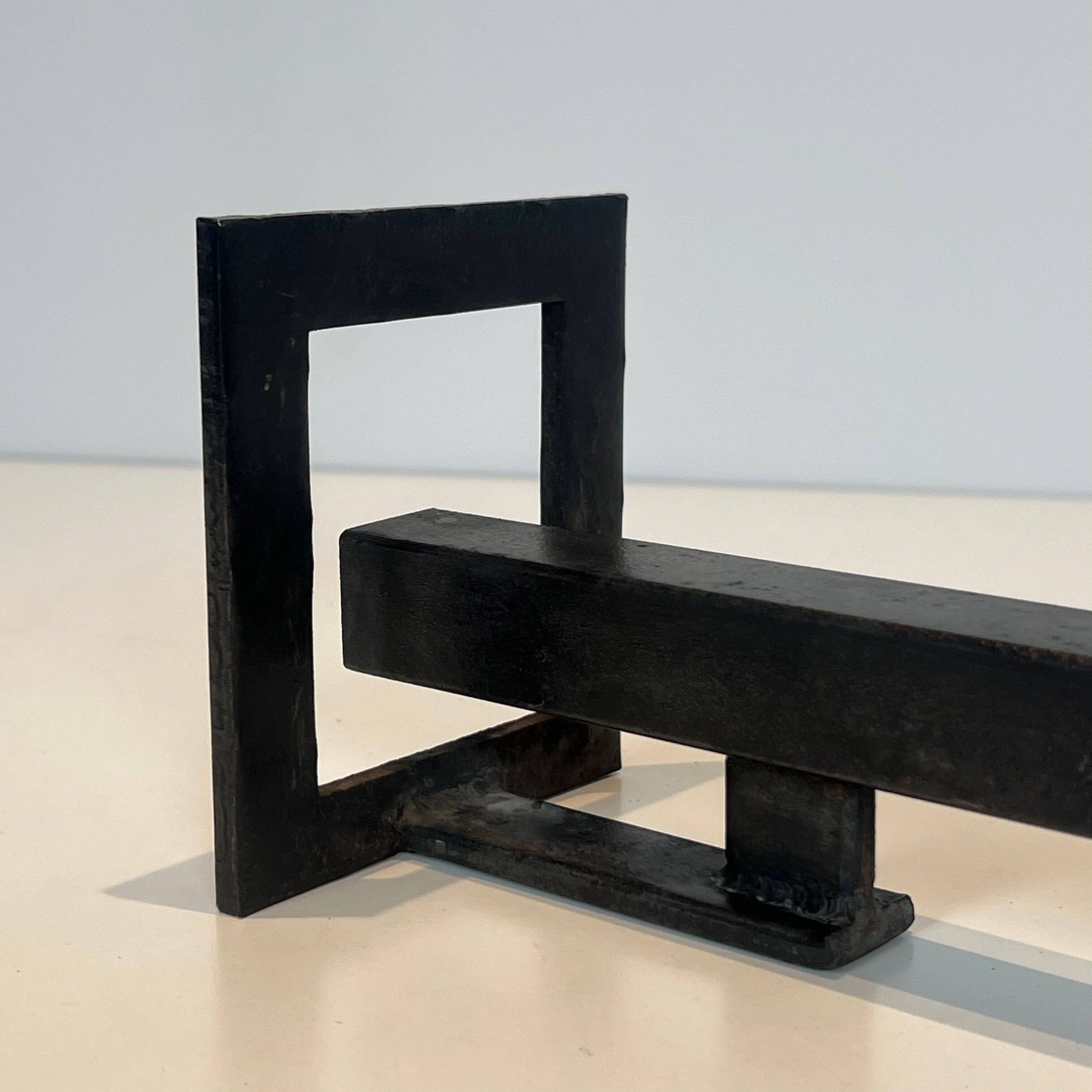 Paire de chenets modernistes en acier et fer forgé