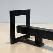 Paire de chenets modernistes en acier et fer forgé