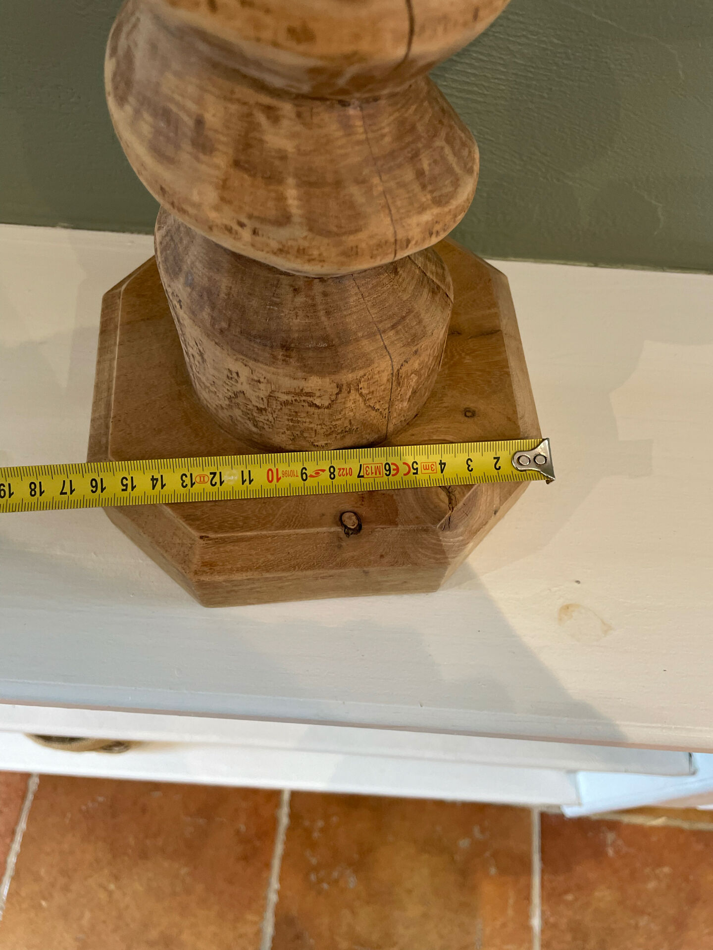Show the decorative press.
