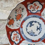 Ancienne assiette creuse Imari à décor de fleurs rouge et bleu 21.5cm