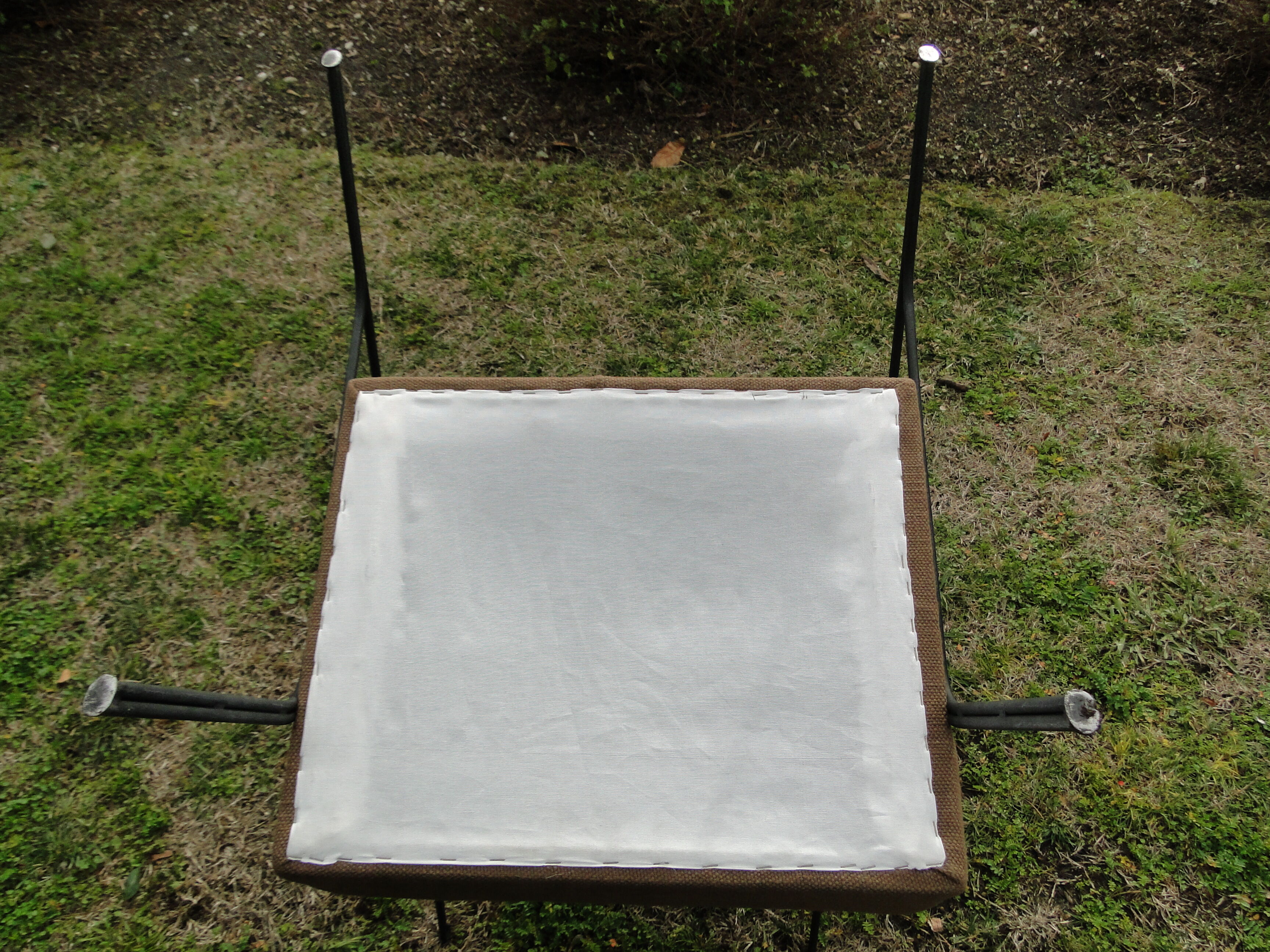 Paire de chauffeuses fauteuils en tissu marron
