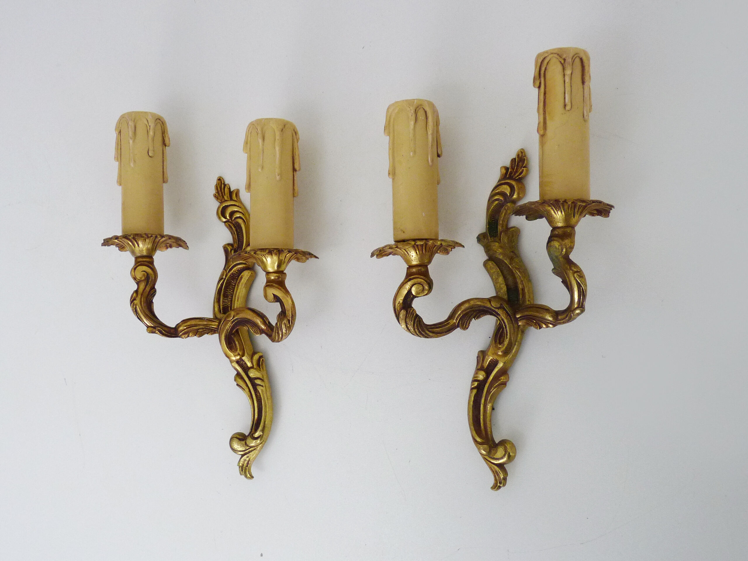 Old pair of wall sconces with double fires in real bronze, acanthus leaf. Year 50