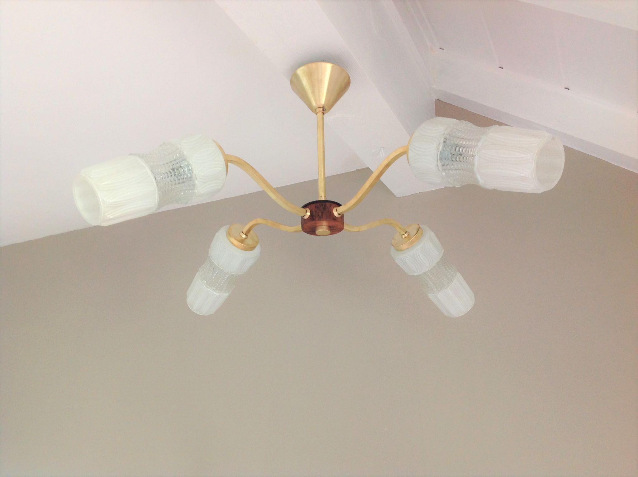 Four-burner chandelier in brass and two-tone glass Scandinavian style / vintage 60s-70s