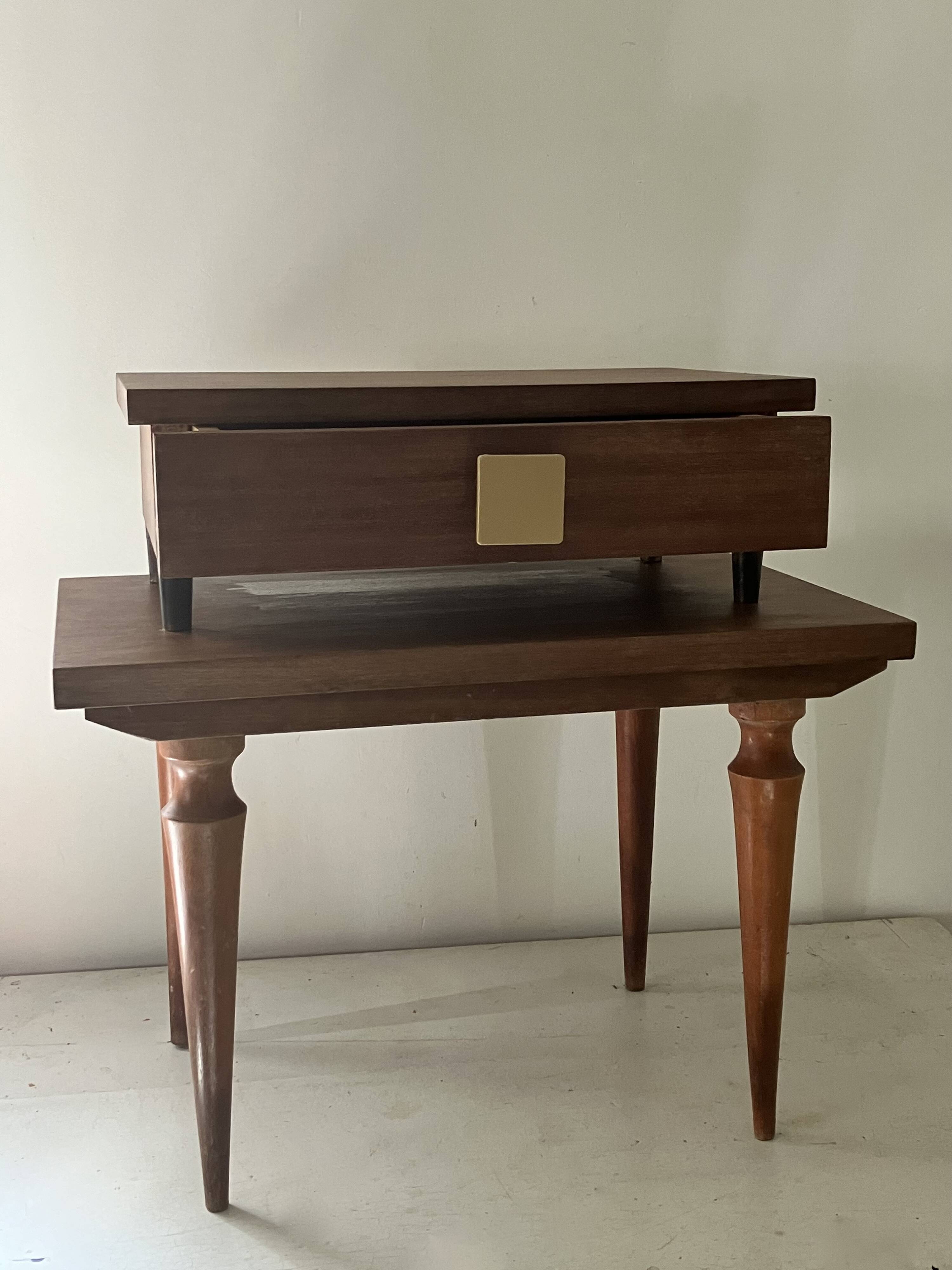 Chevet vintage, pieds fuseaux