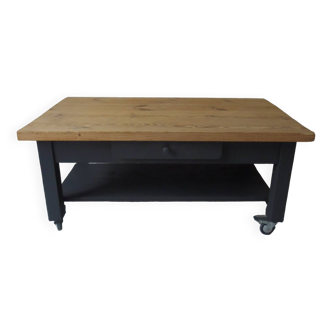 Coffee table on casters, 1 drawer, 1 shelf, re-enchanted in slate gray, wooden top.