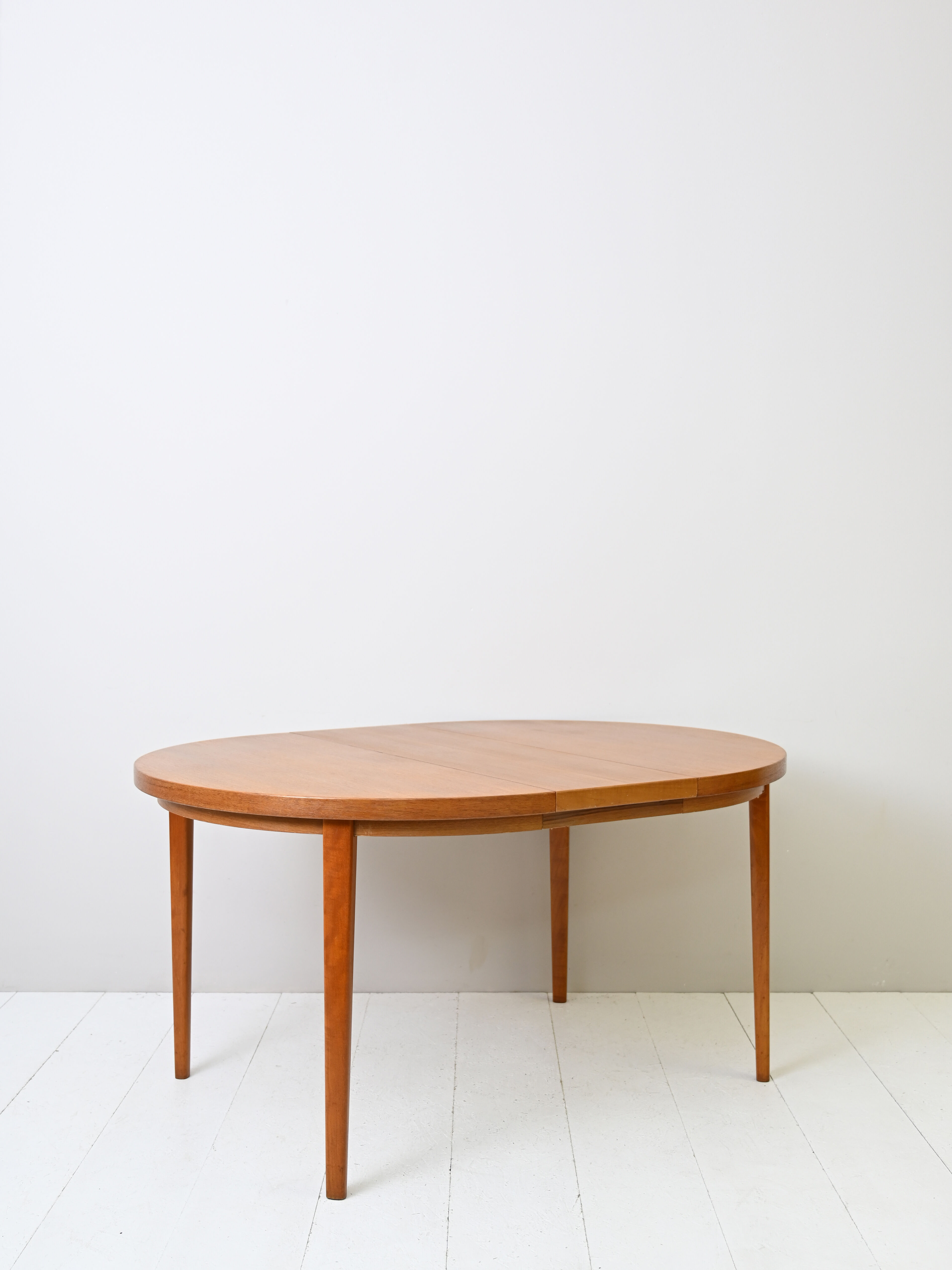 1960s Extendable round dining table