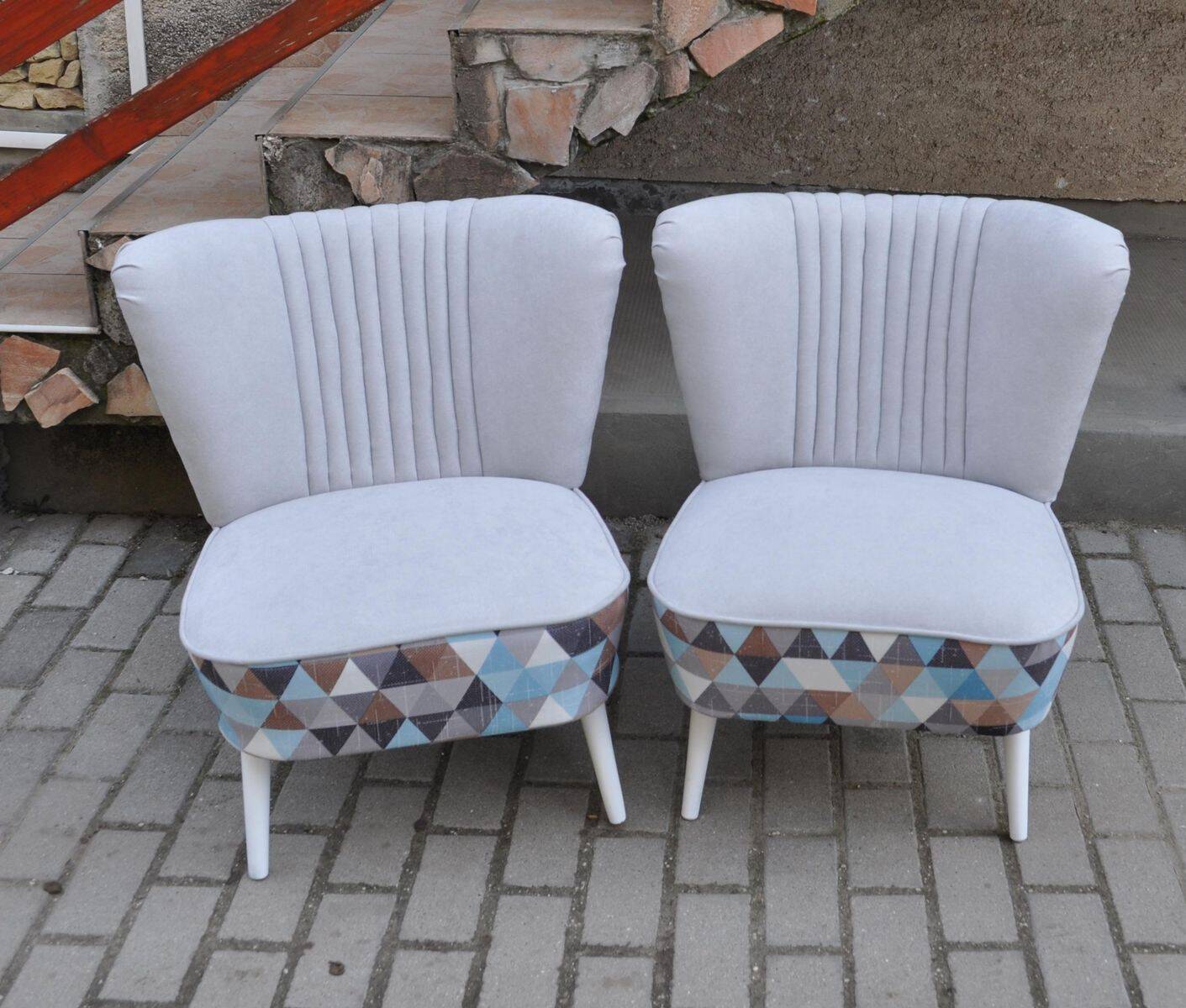 Set of 2 vintage multicoloured cocktail chairs in fabric and wood from the 1950s.