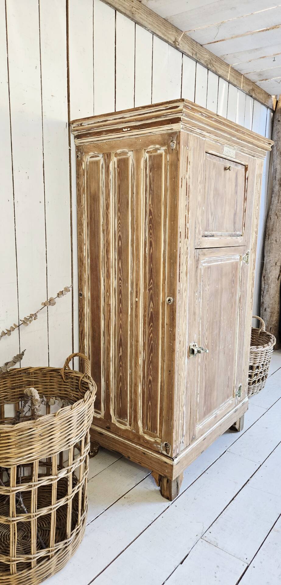 Vintage wooden glacier