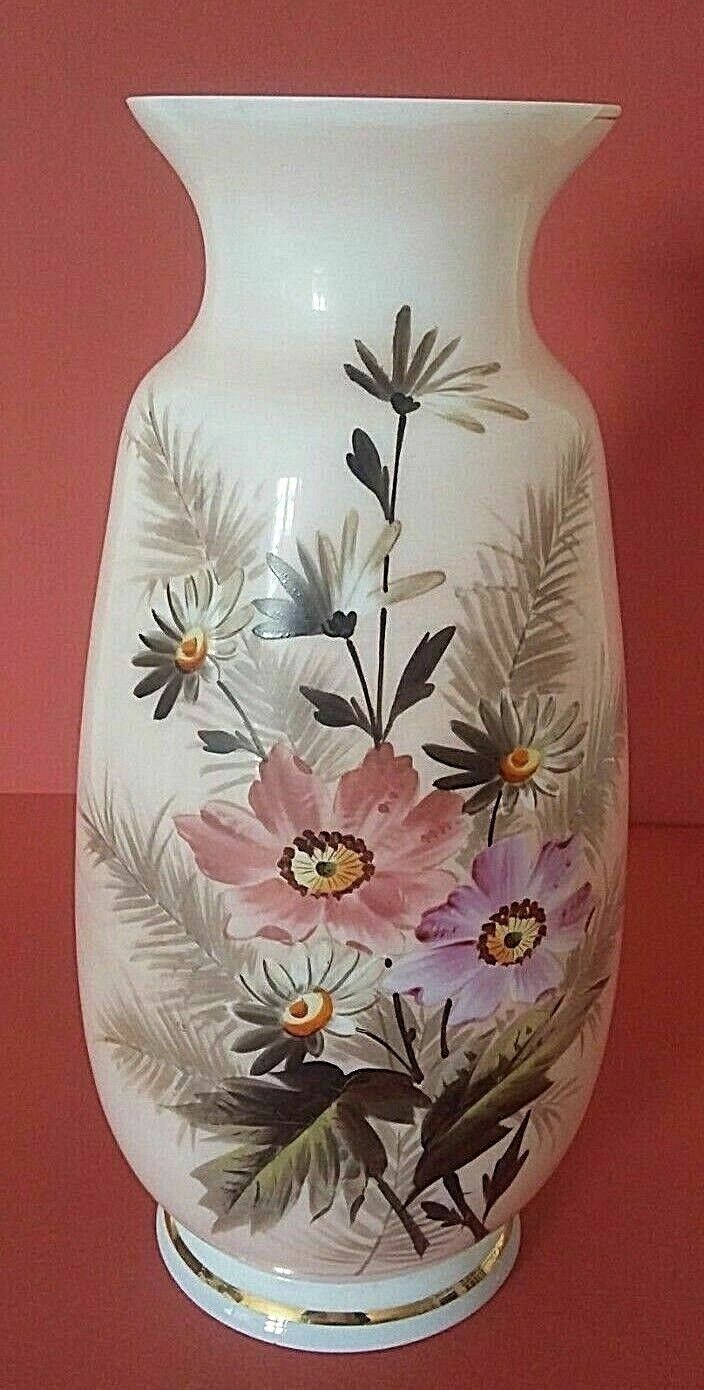 Opaline vase floral decoration pink background 1900