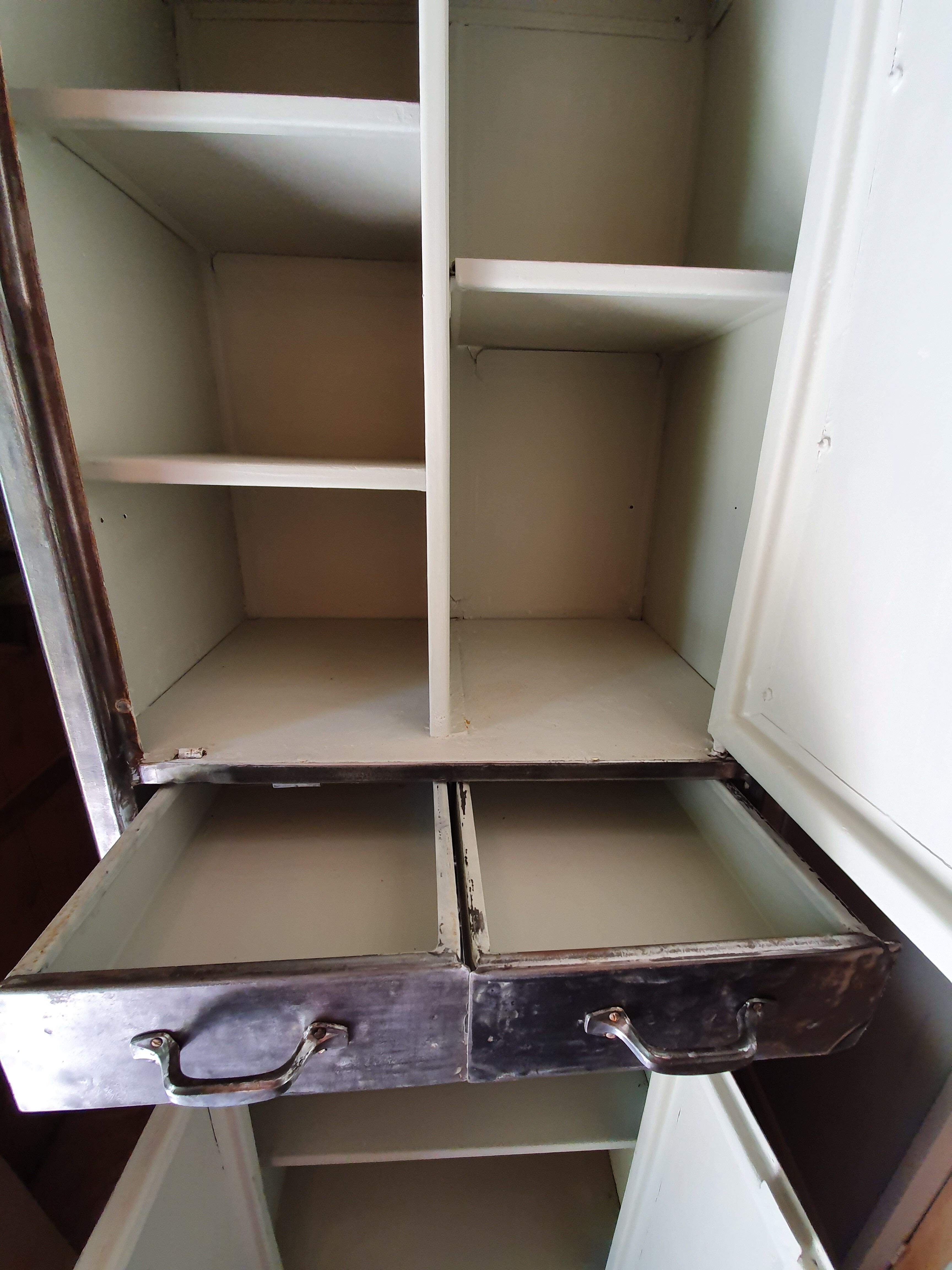 Armoire d'atelier vintage