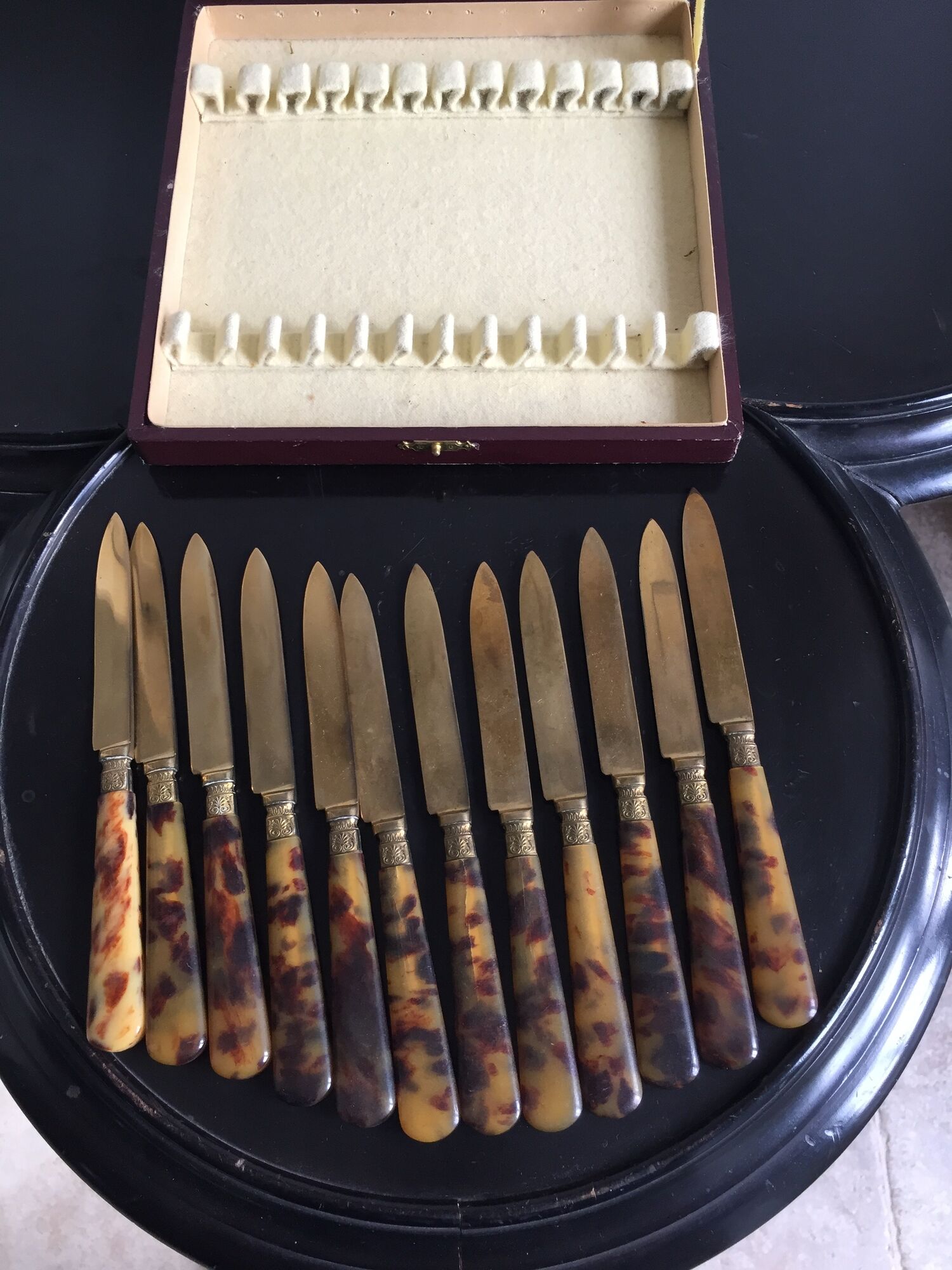 Dessert service of 12 horn and vermeil knives