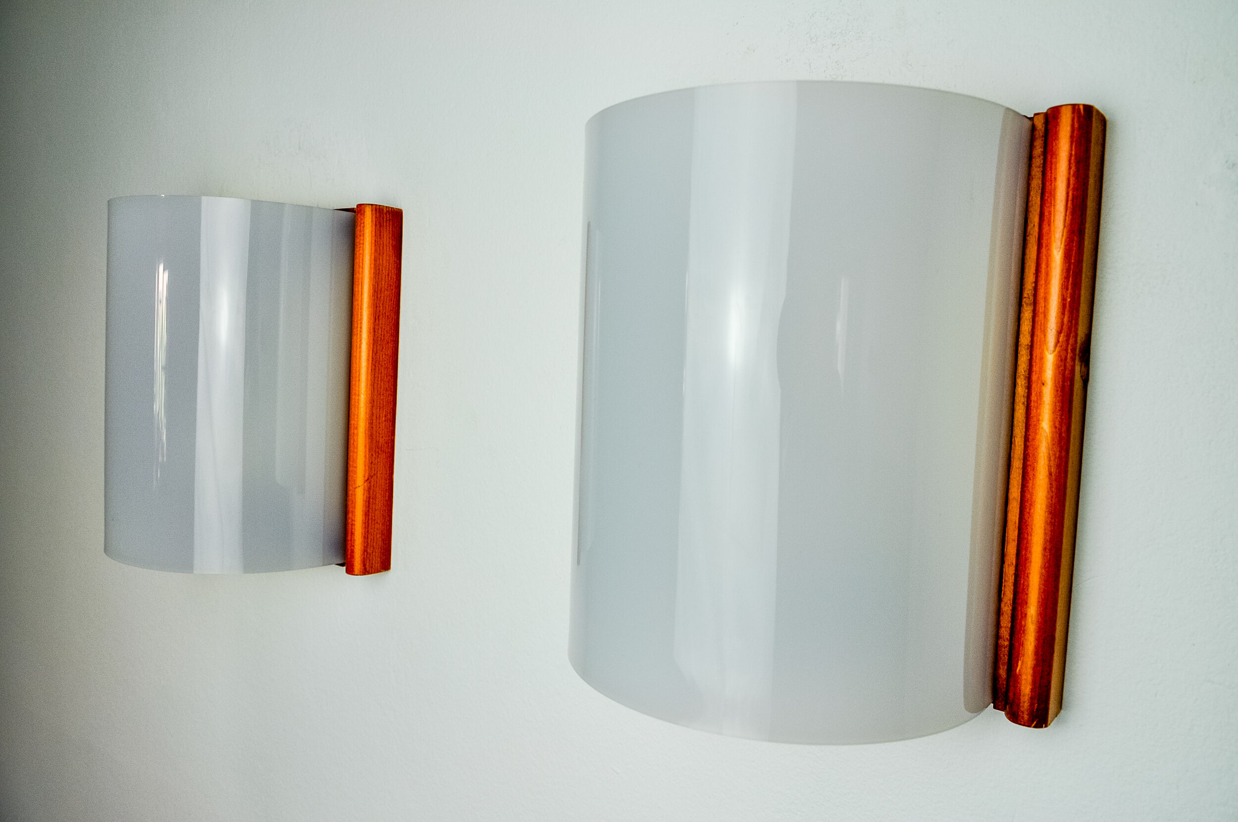 Pair of Mediterranean wall lamps, pine and methacrylate, 1980, Spain