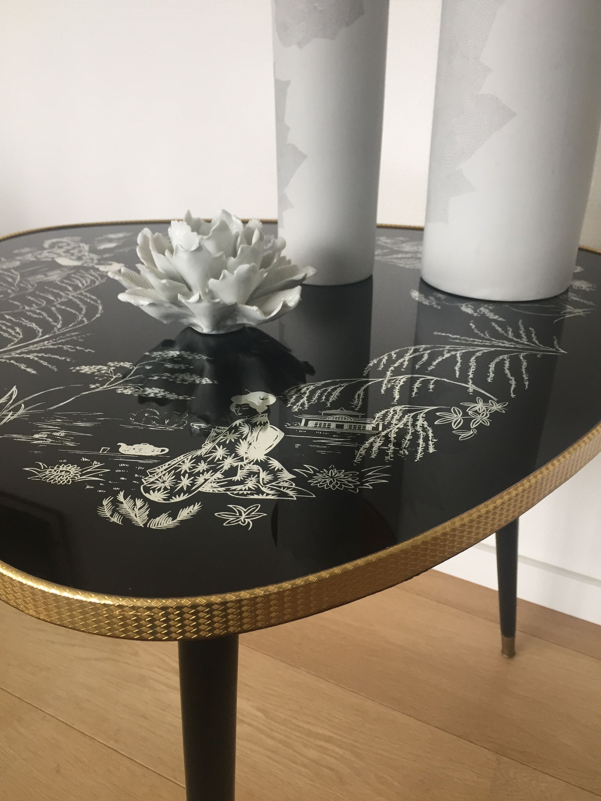 Table basse vintage tripode pieds compas