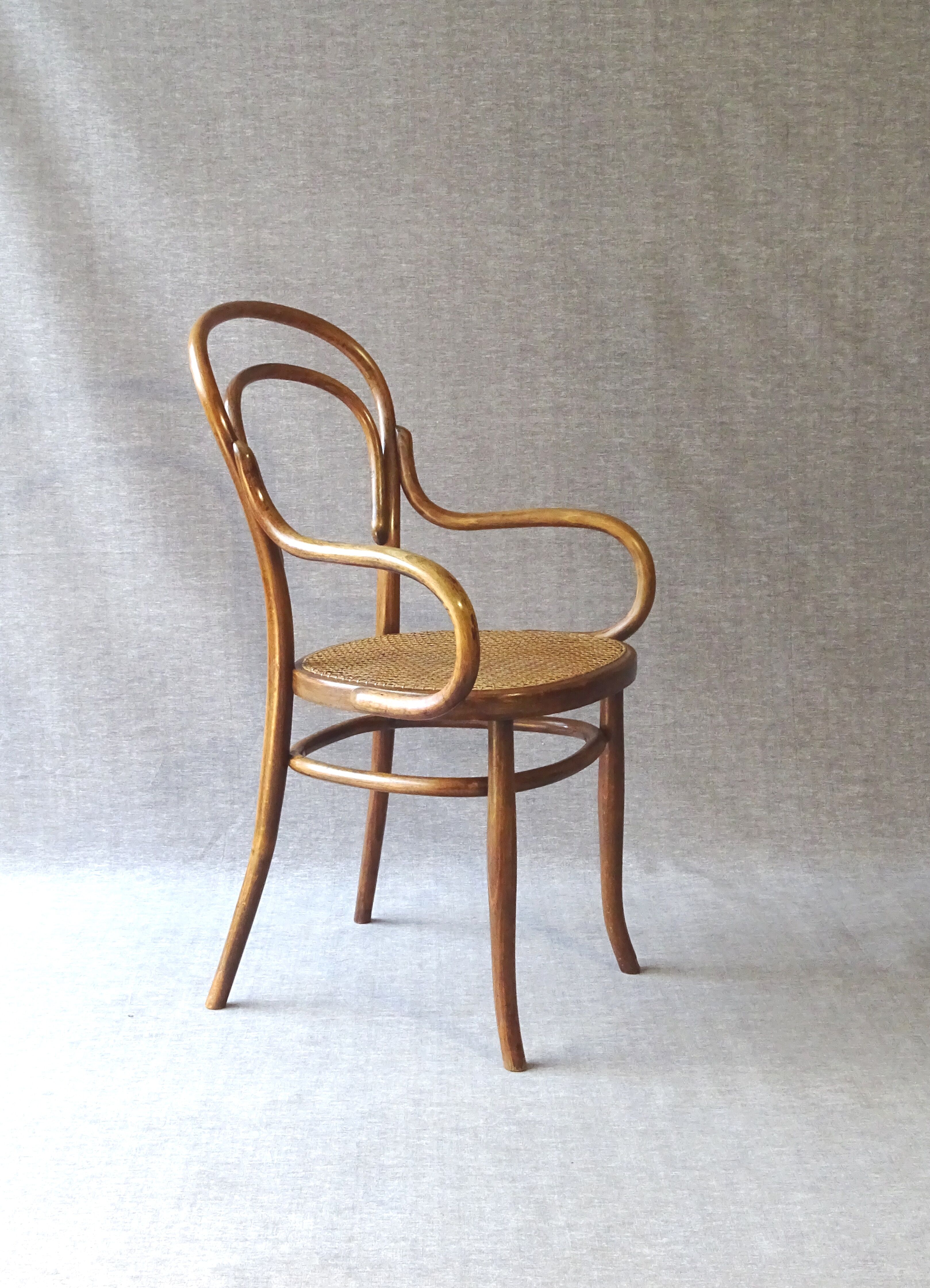 Viennese armchair in bentwood type canned bistro, circa 1900 UNGVAR