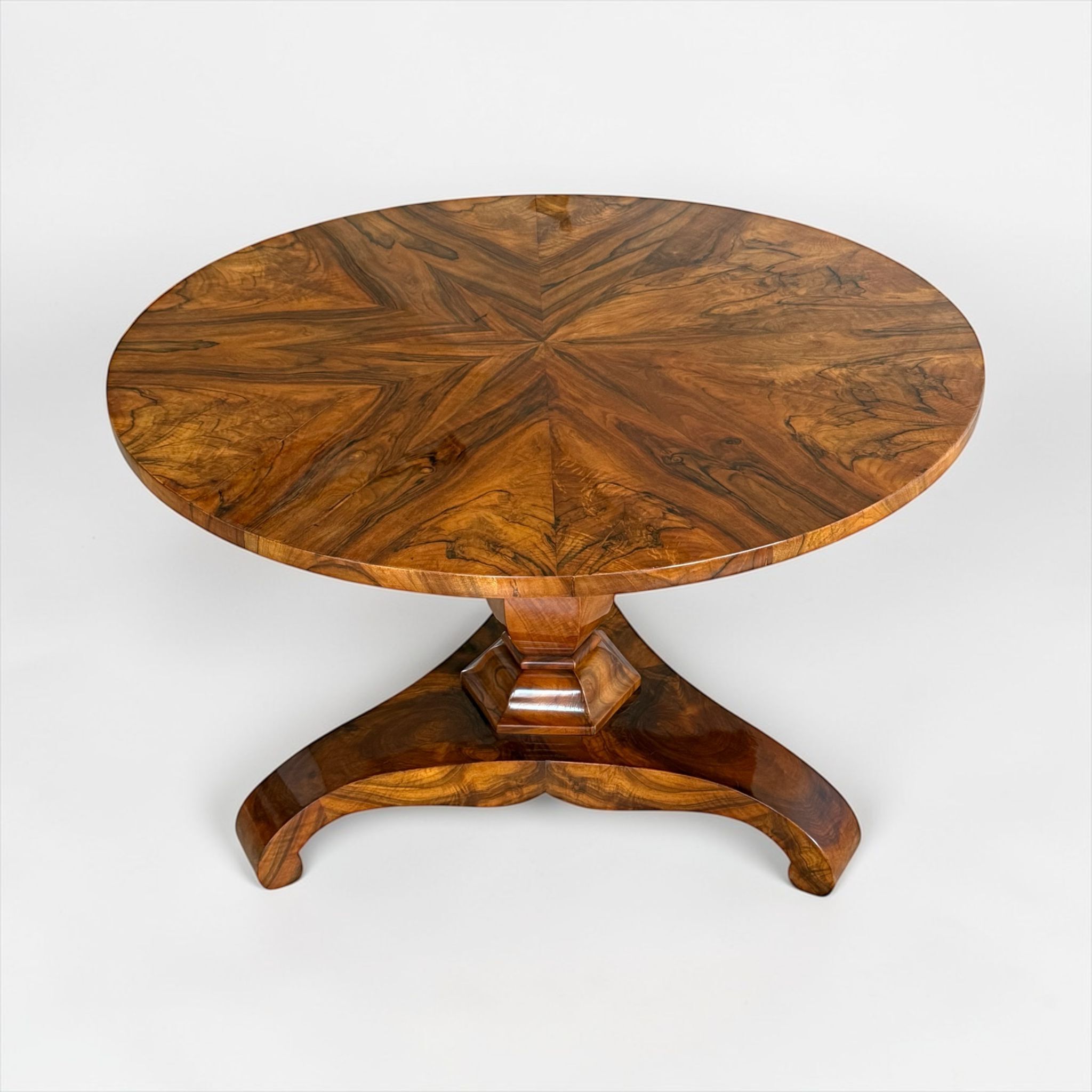 Biedermeier Period Round Walnut Table, Germany, circa 1840
