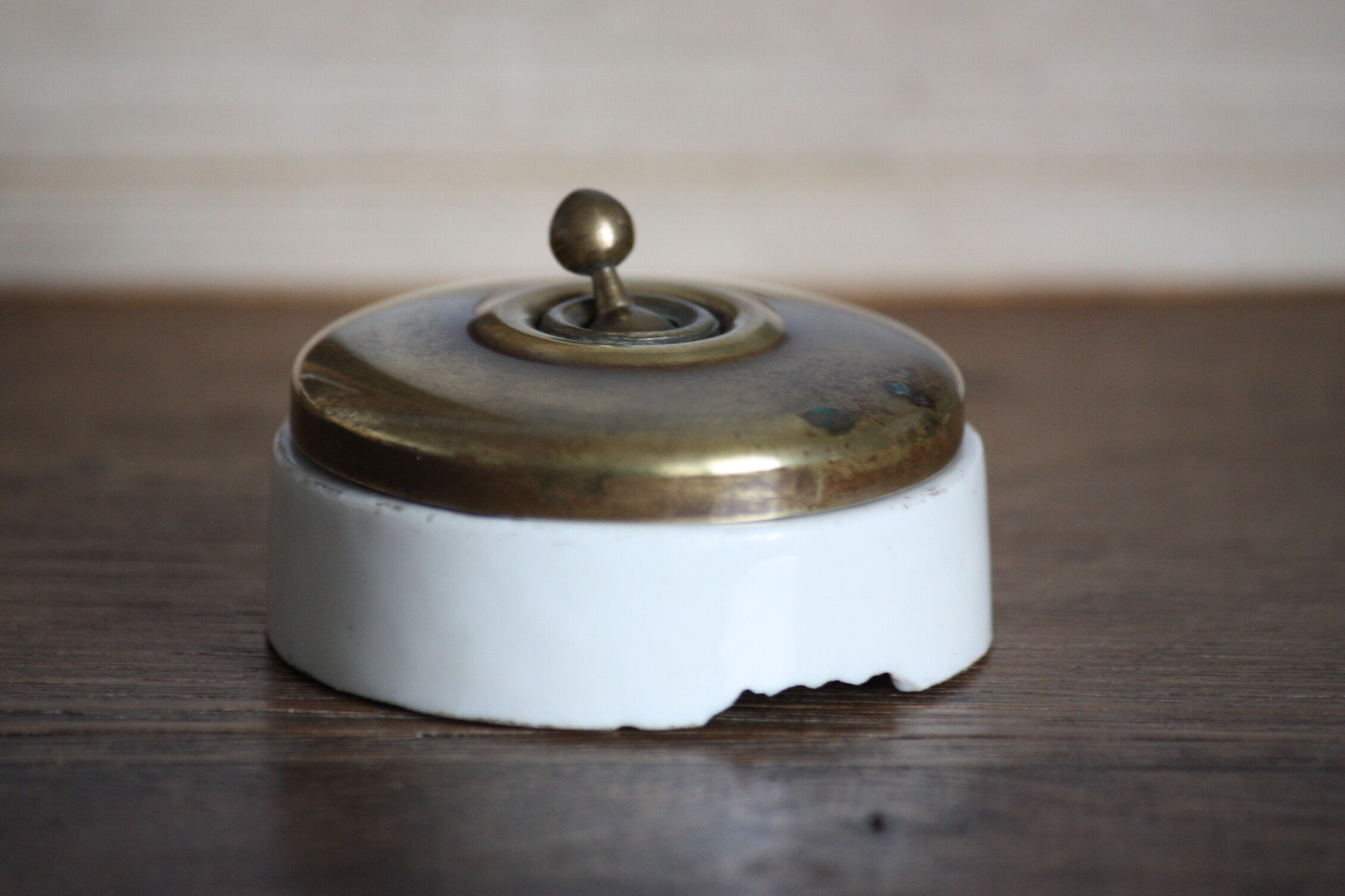 Porcelain brass switch